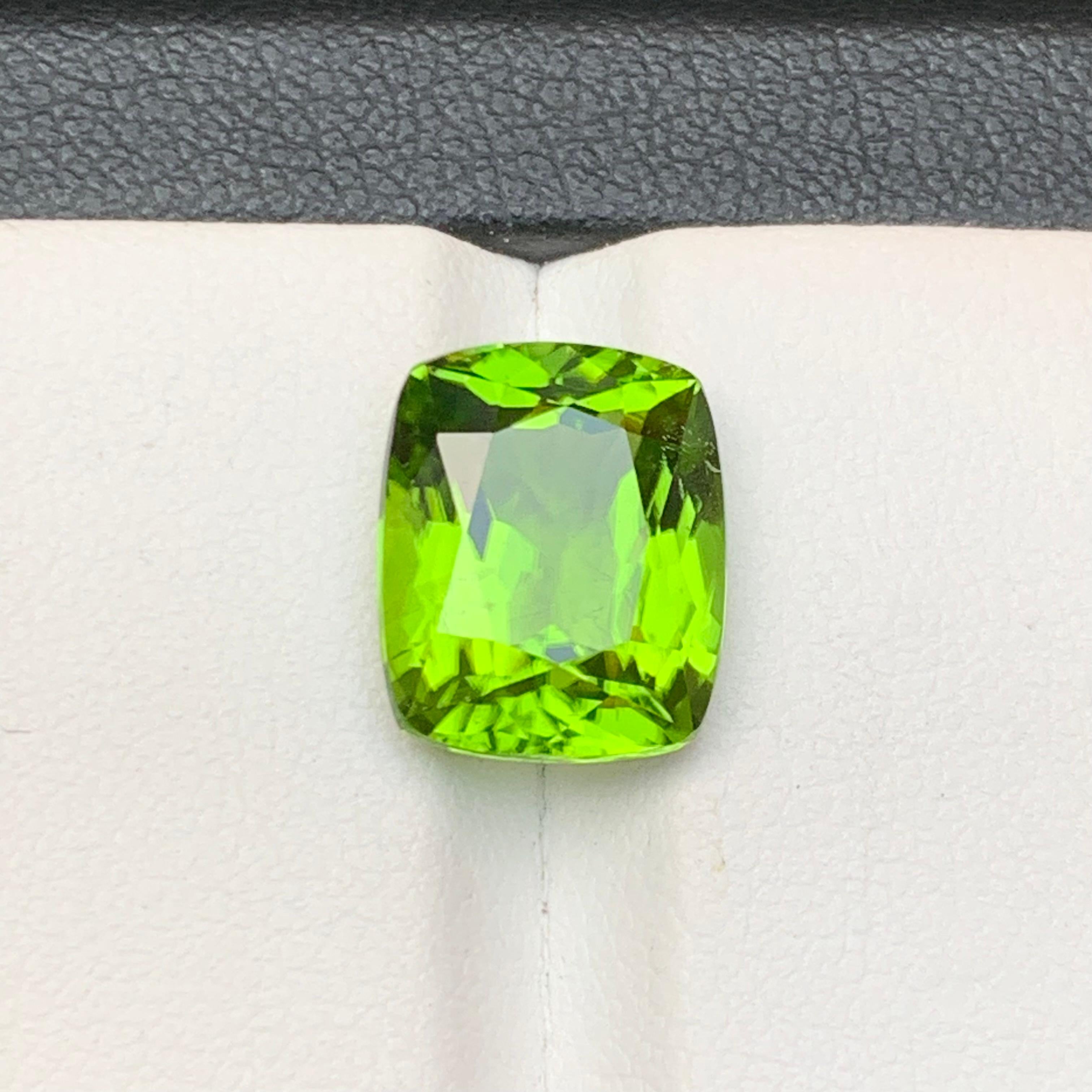 Vivid Green Natural Peridot Ring, Pendant Loose Gemstone 7 Ct Fancy Cushion Cut For Sale 3
