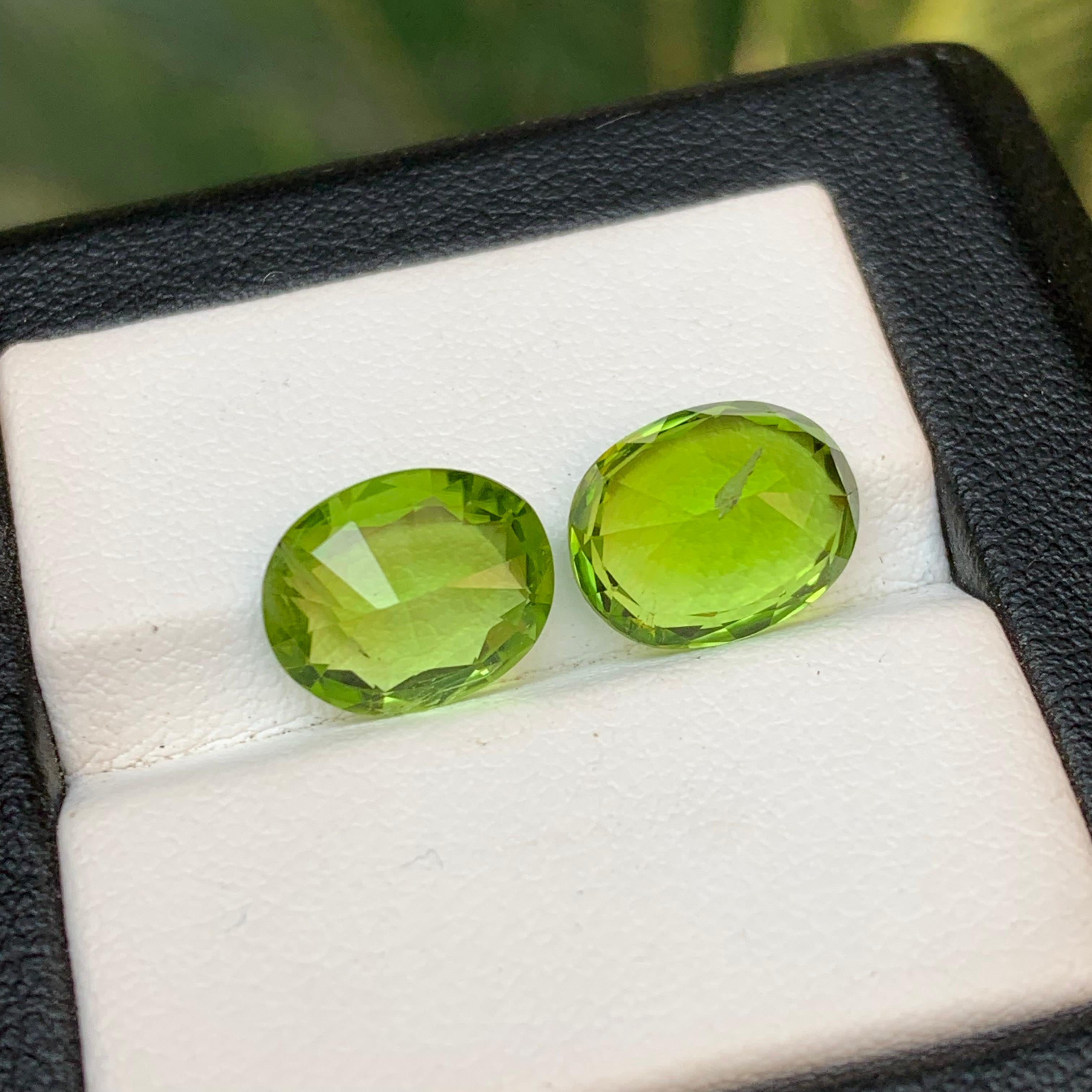 Vivid Green Natural Peridot Rings, Earrings Loose Gemstones 7.20Ct Oval Cushion In New Condition For Sale In Peshawar, PK