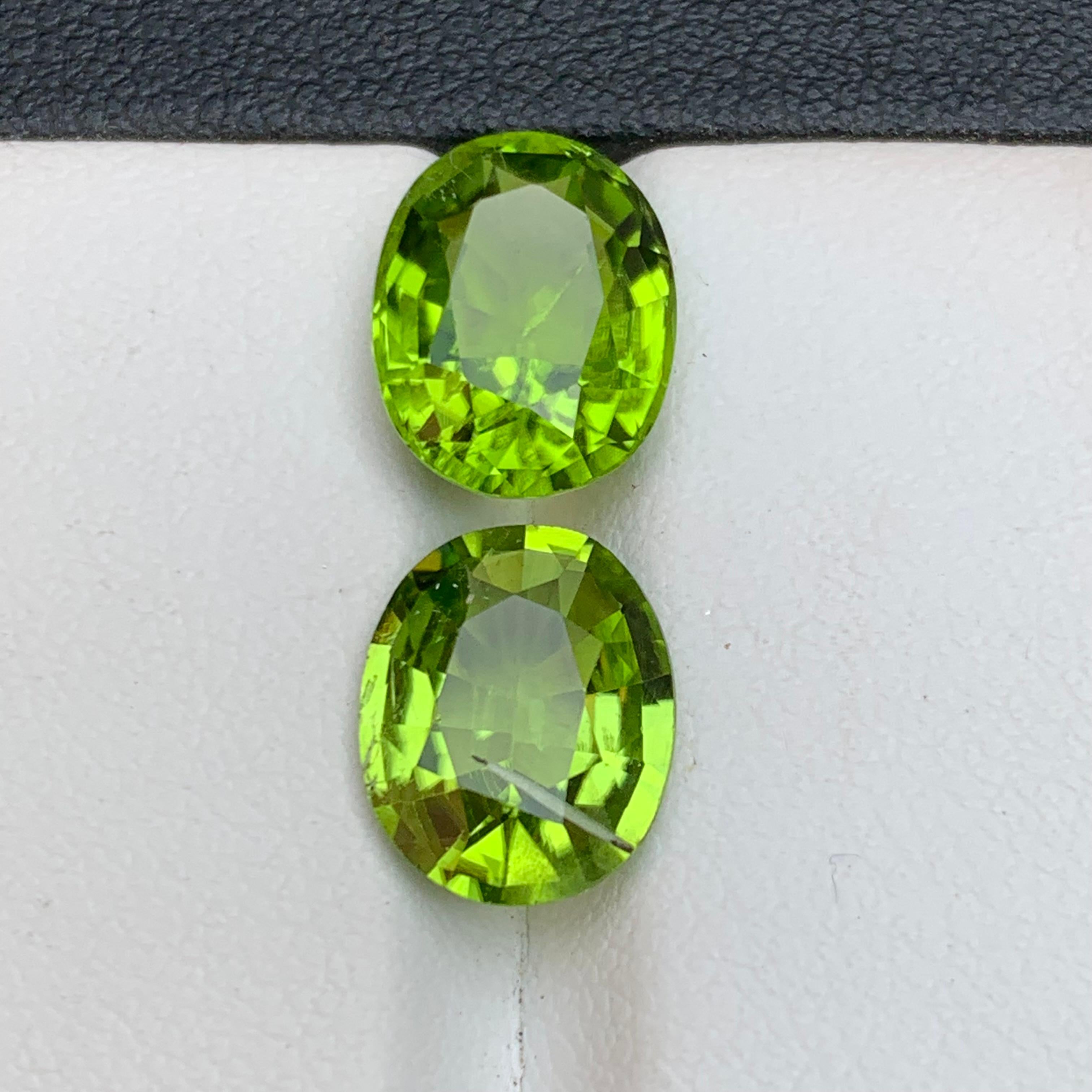Women's or Men's Vivid Green Natural Peridot Rings, Earrings Loose Gemstones 7.20Ct Oval Cushion For Sale