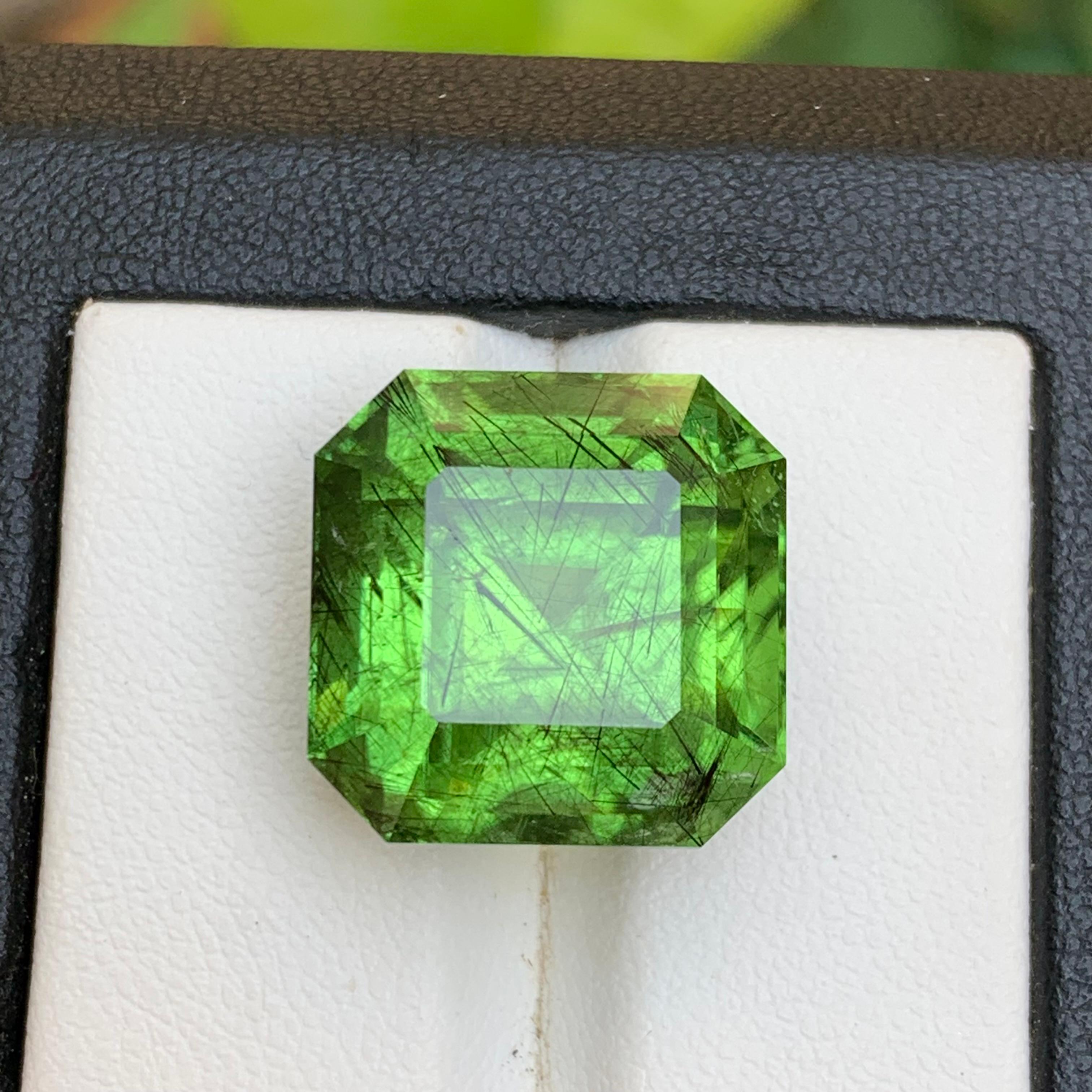 Vivid Green Natural Rutile/Ludwigite Peridot Loose Gemstone 29.62 Ct Emerald Cut For Sale 6