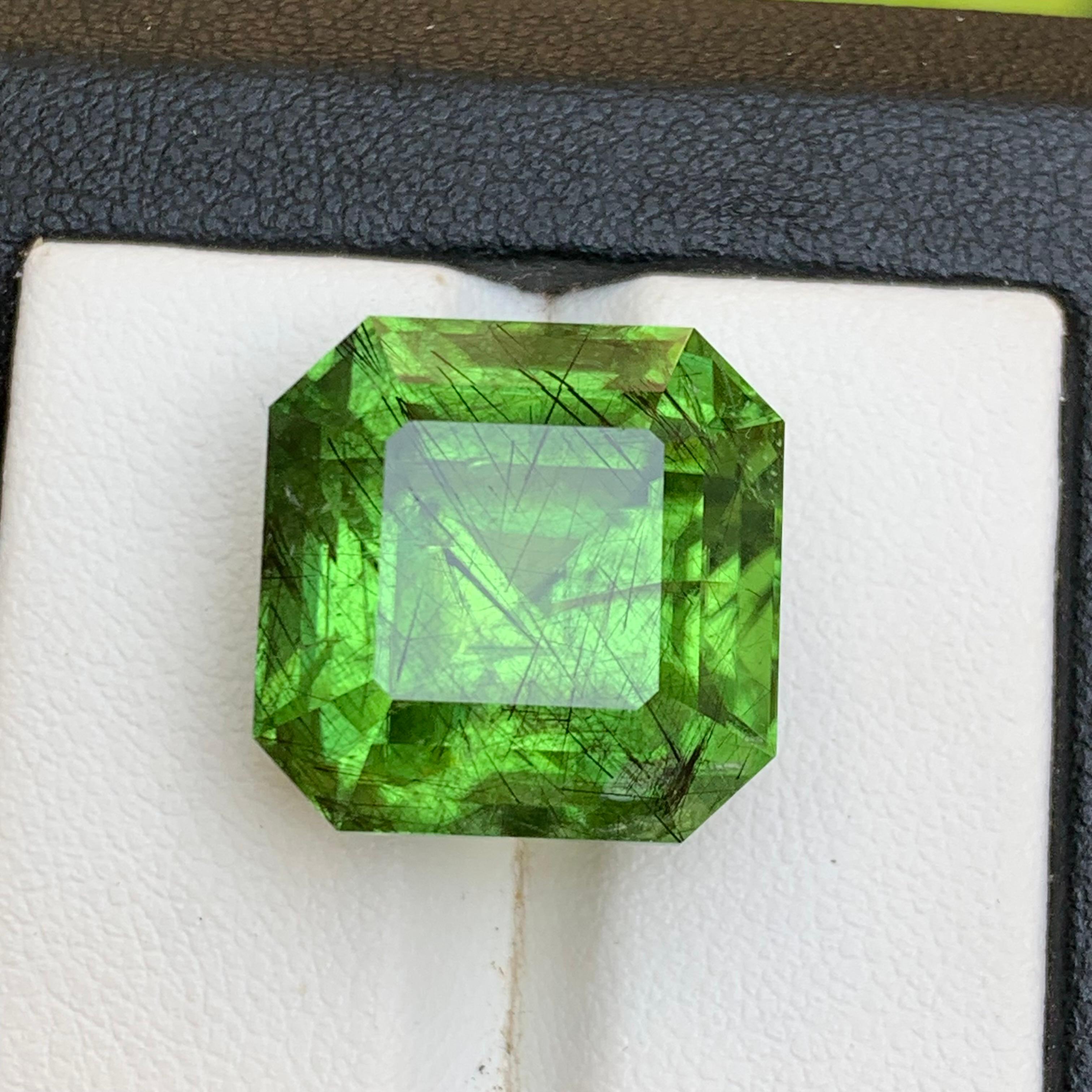 Vivid Green Natural Rutile/Ludwigite Peridot Loose Gemstone 29.62 Ct Emerald Cut In New Condition For Sale In Peshawar, PK