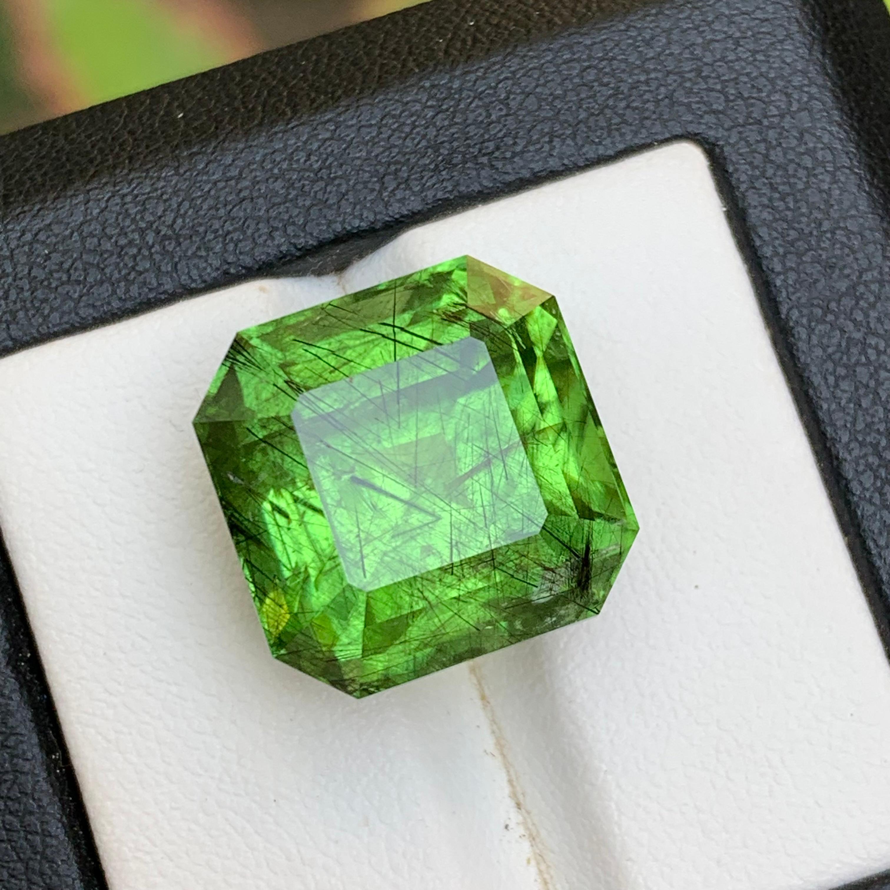 Vivid Green Natural Rutile/Ludwigite Peridot Loose Gemstone 29.62 Ct Emerald Cut For Sale 3