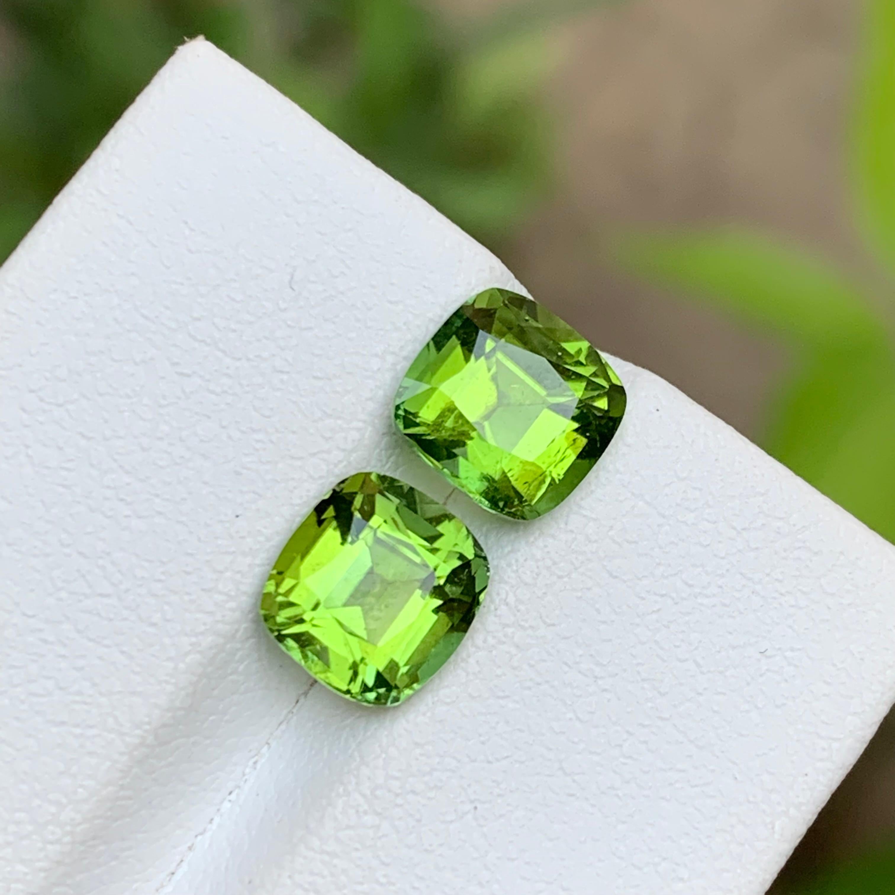 Vivid Green Natural Tourmaline Earrings Gemstones 4.35 Ct Cushion Cut  Joaillerie en vente 4