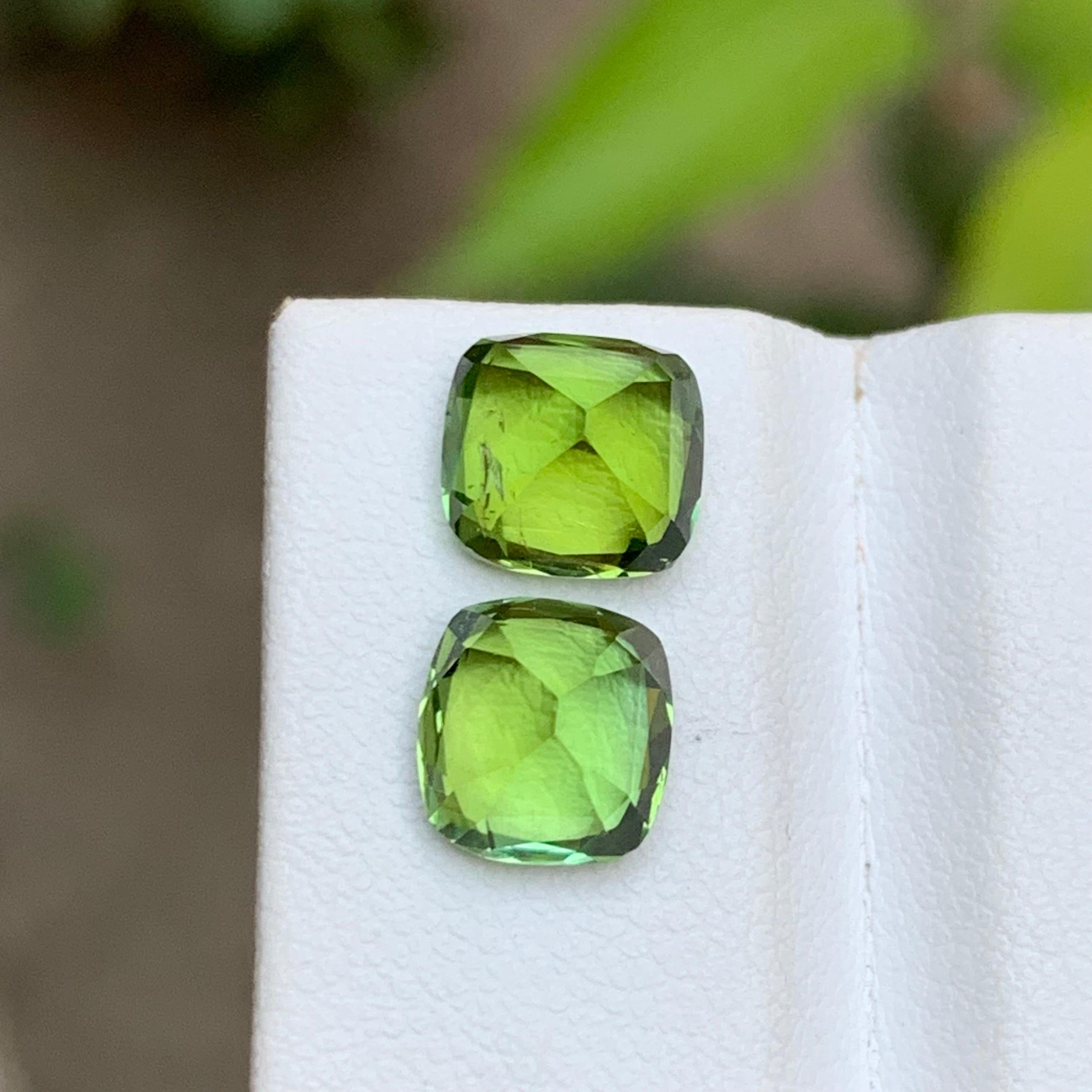 Vivid Green Natural Tourmaline Earrings Gemstones 4.35 Ct Cushion Cut  Joaillerie Unisexe en vente