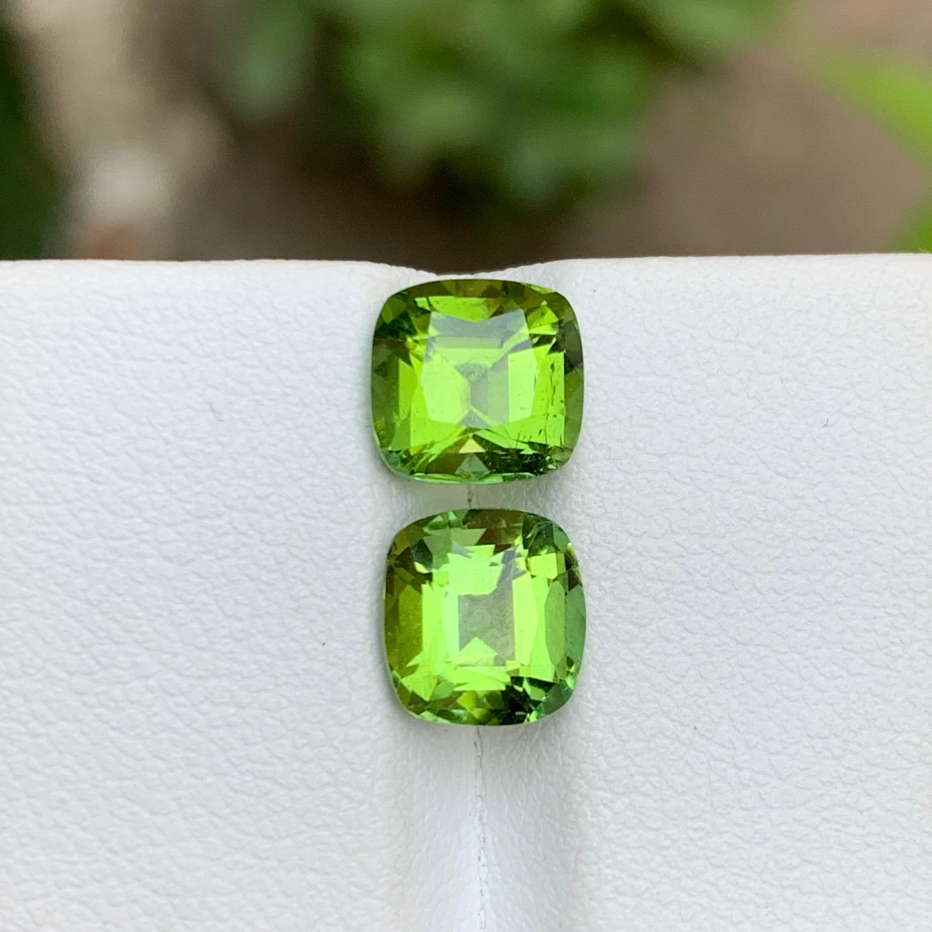 Vivid Green Natural Tourmaline Earrings Gemstones 4.35 Ct Cushion Cut  Joaillerie en vente 3