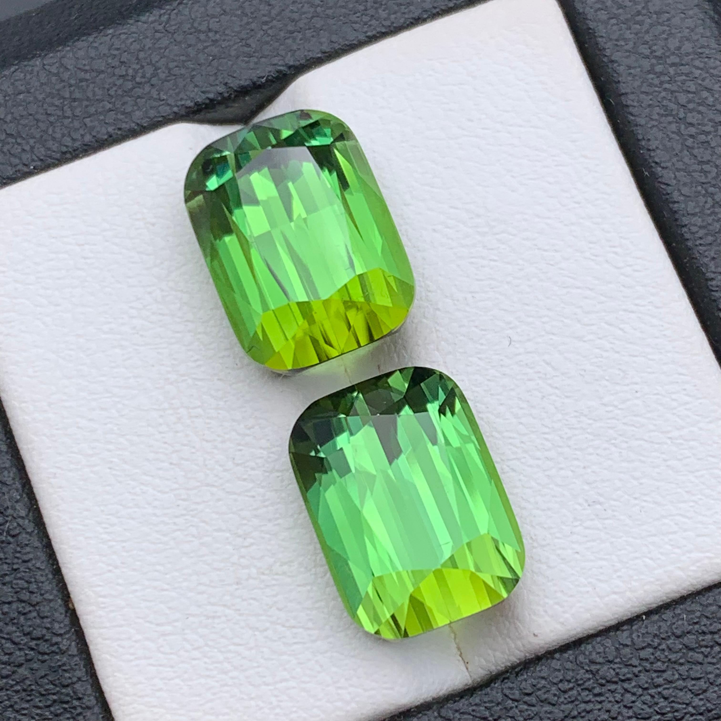 Taglio cuscino Orecchini con tormalina naturale verde vivo, ciondolo con gemme sciolte 18,90 ct-gioielli in vendita