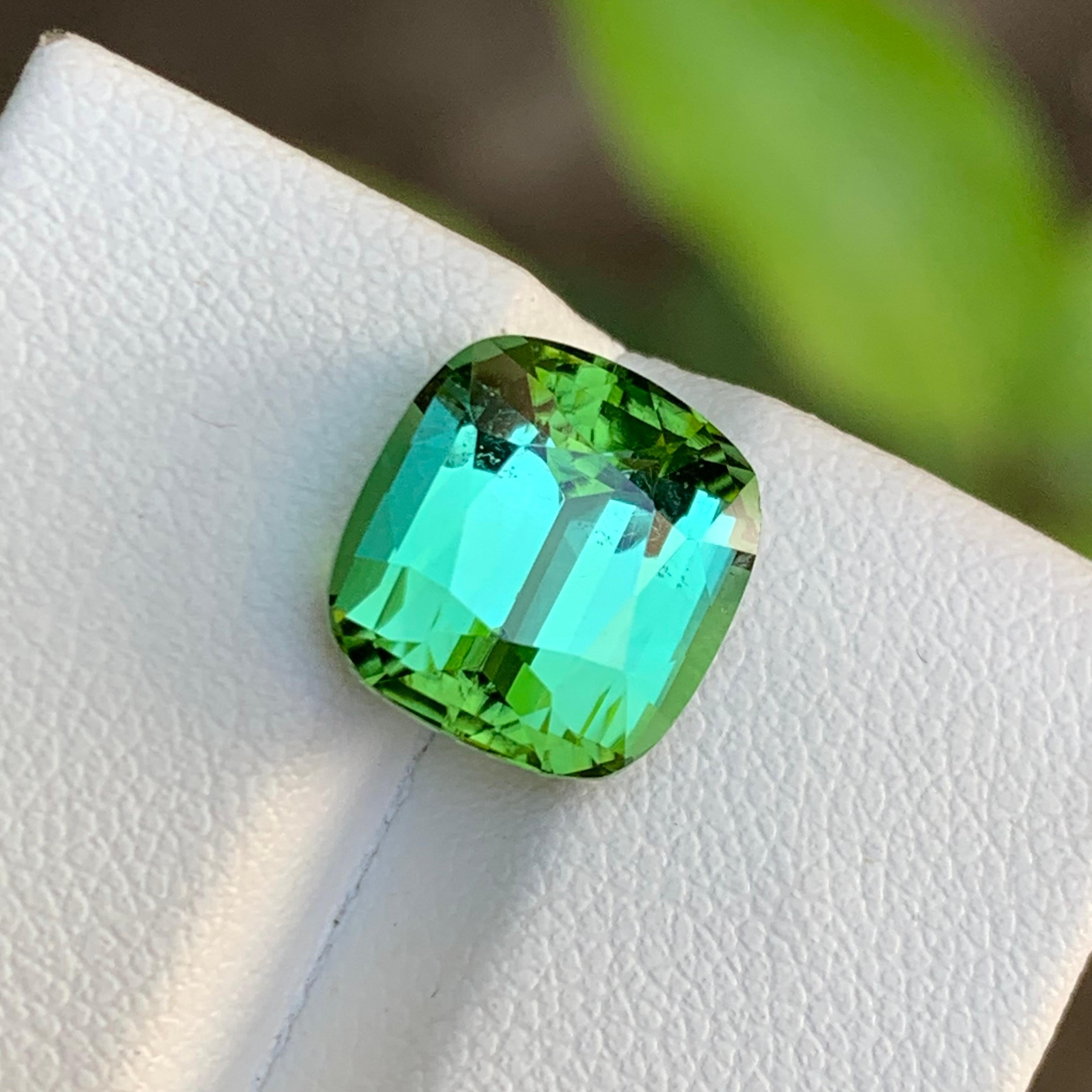 Vivid Green Natural Tourmaline Gemstone 5.75Ct Cushion Cut  Ring, Pendant Jewel In New Condition For Sale In Peshawar, PK