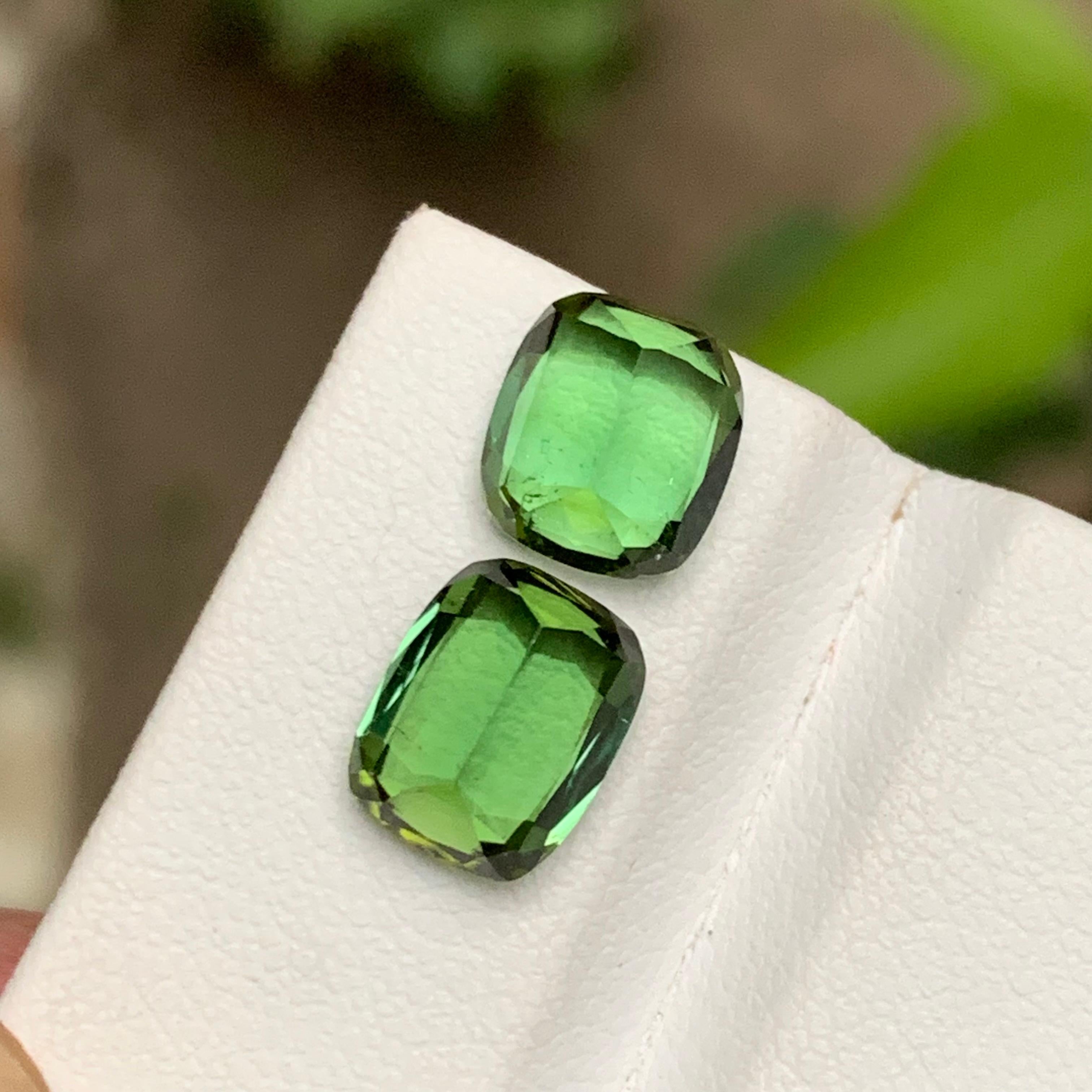 Vivid Green Natural Turmalin Edelsteine Set 5,35 Ct Kissenschliff für Schmuck im Zustand „Neu“ im Angebot in Peshawar, PK