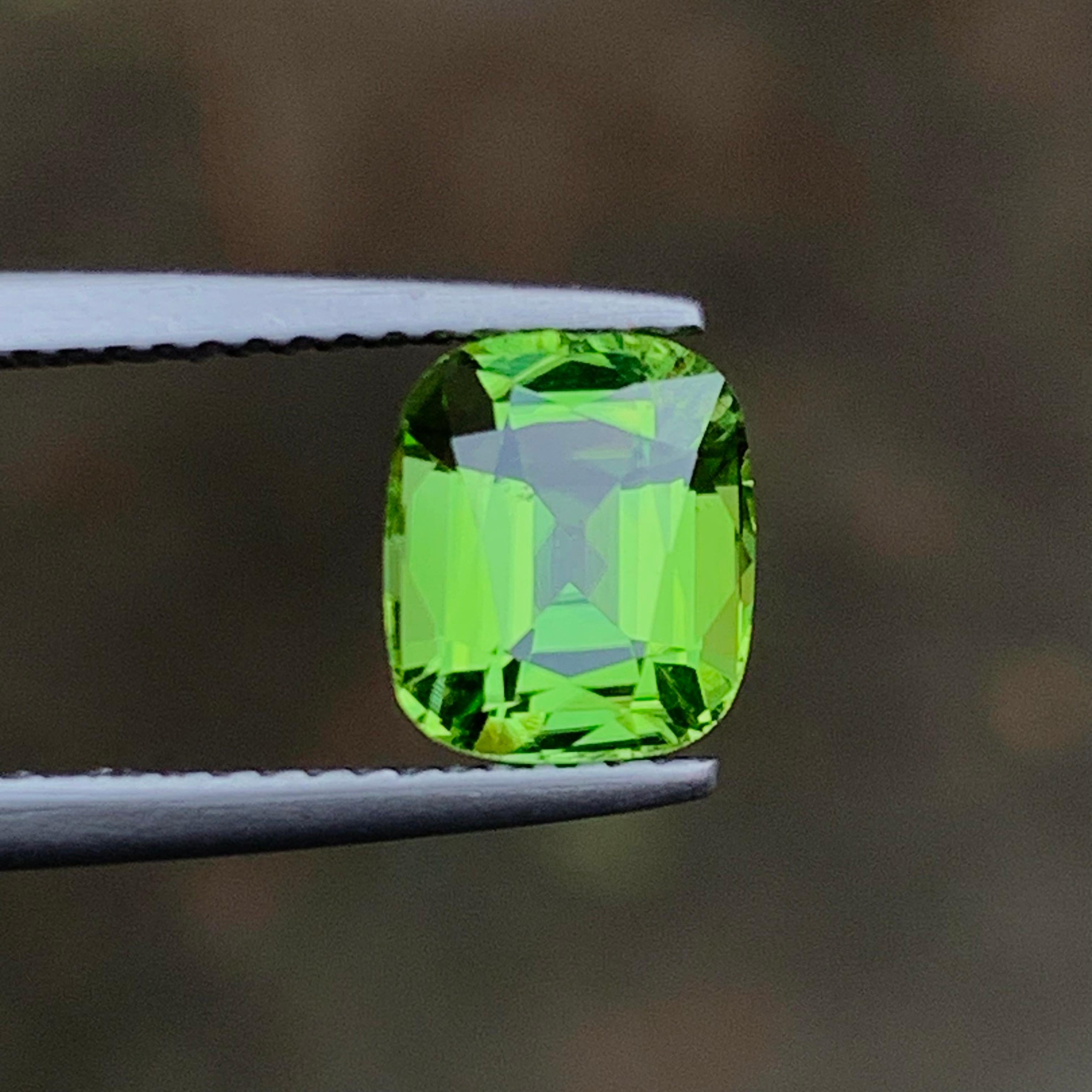 Anello di tormalina naturale verde vivo sfuso 2,10 carati taglio cuscino - Gioielli in vendita 5
