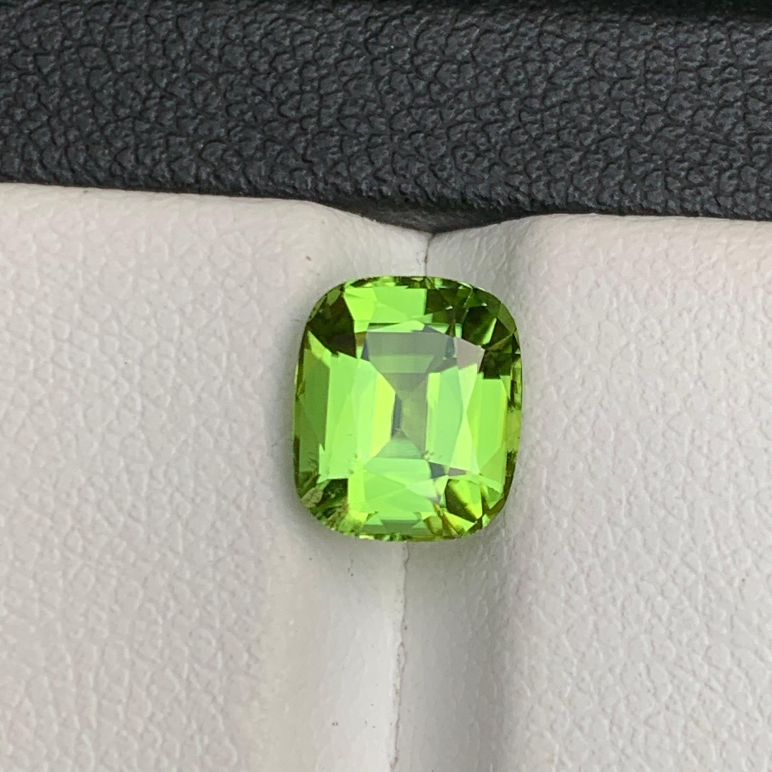 Anello di tormalina naturale verde vivo sfuso 2,10 carati taglio cuscino - Gioielli in vendita 6