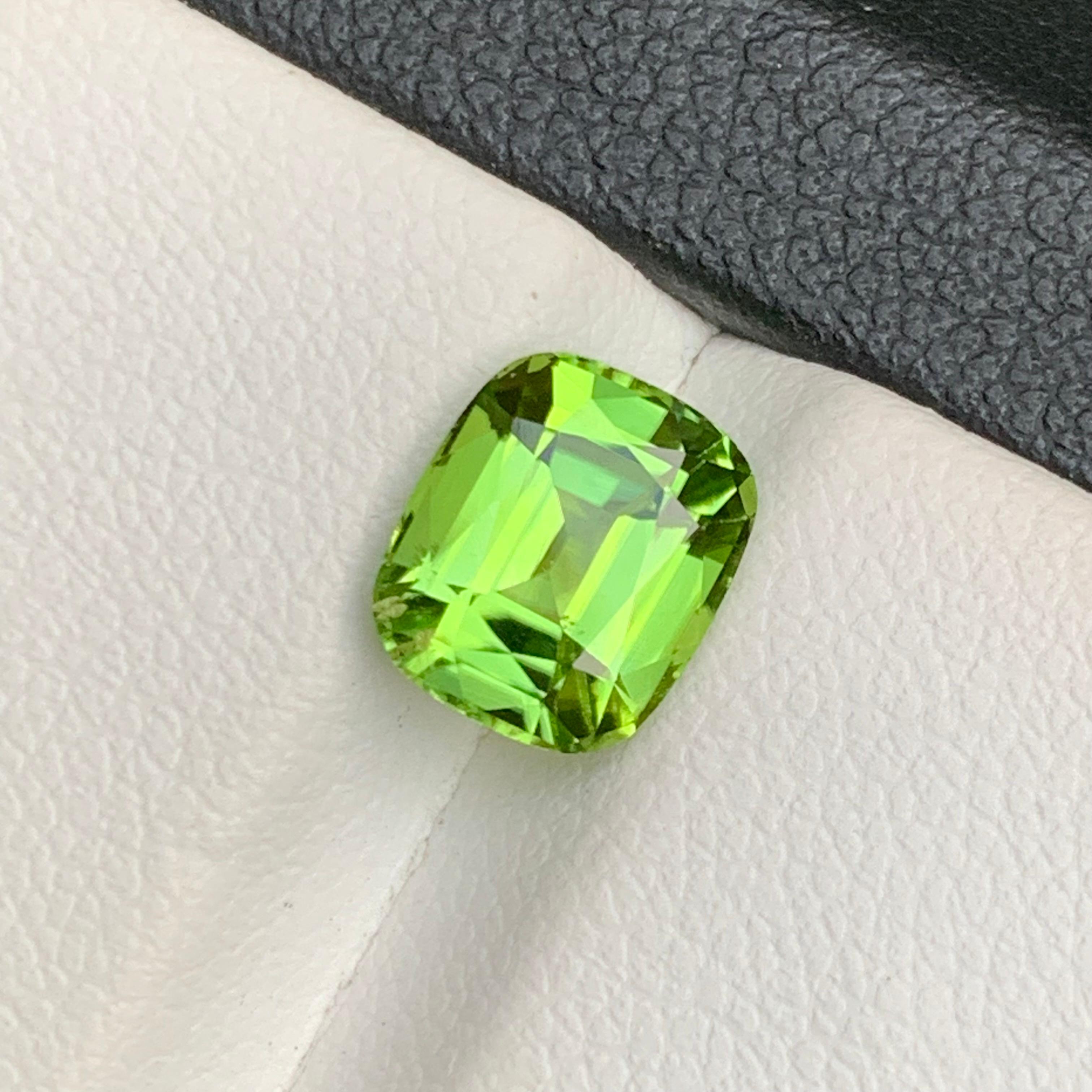 Gemme sciolte di tormalina naturale verde vivo per anelli, collane, ciondoli o qualsiasi altro gioiello, tagliate a cuscino dall'Afghanistan!

💎 TIPO DI GEMMA: Tormalina
⚖️ PESO: 2,10 Carati
🪚 FORMA E TAGLIO: Taglio a cuscino
📏 DIMENSIONE (MM):