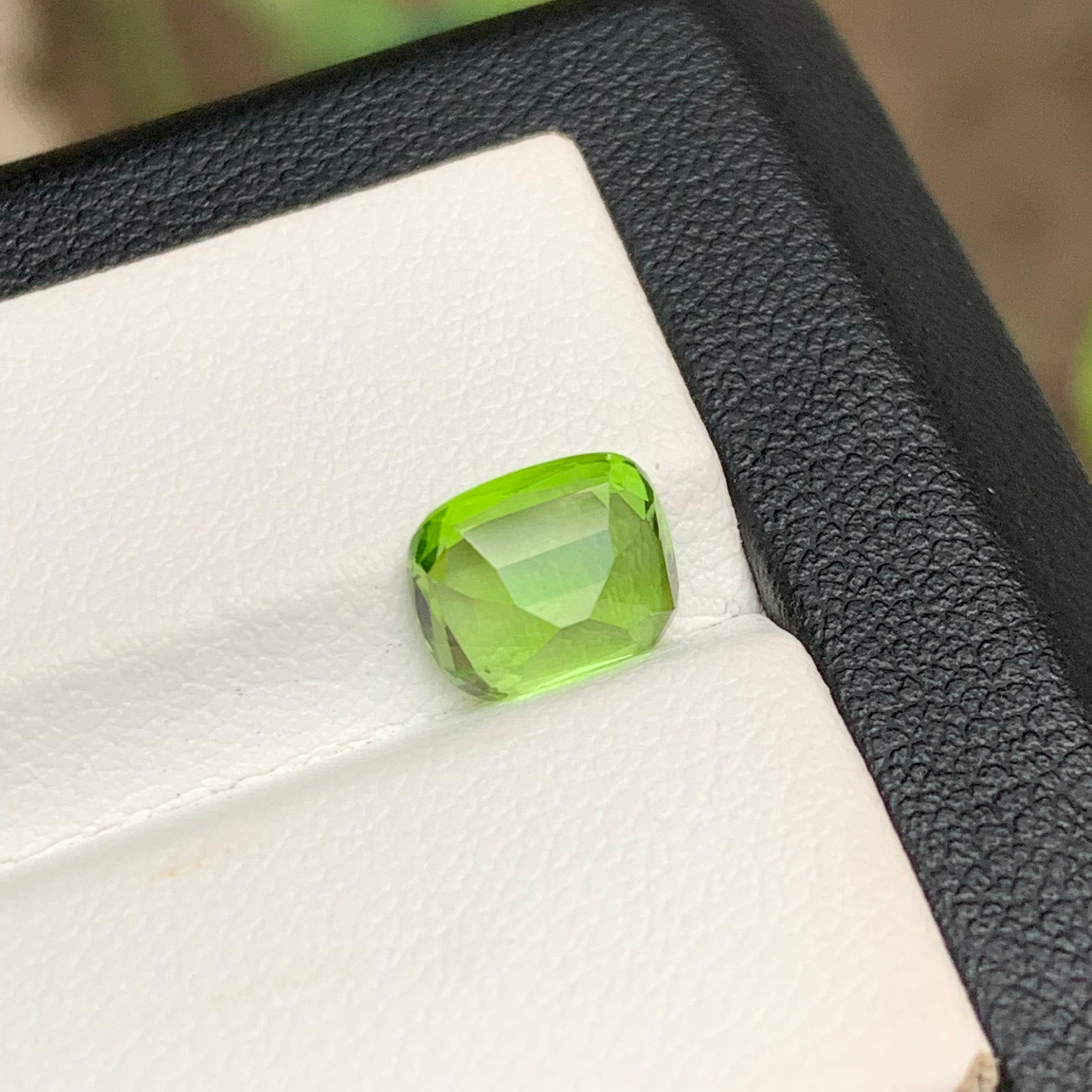Anello di tormalina naturale verde vivo sfuso 2,10 carati taglio cuscino - Gioielli In condizioni Nuovo in vendita a Peshawar, PK