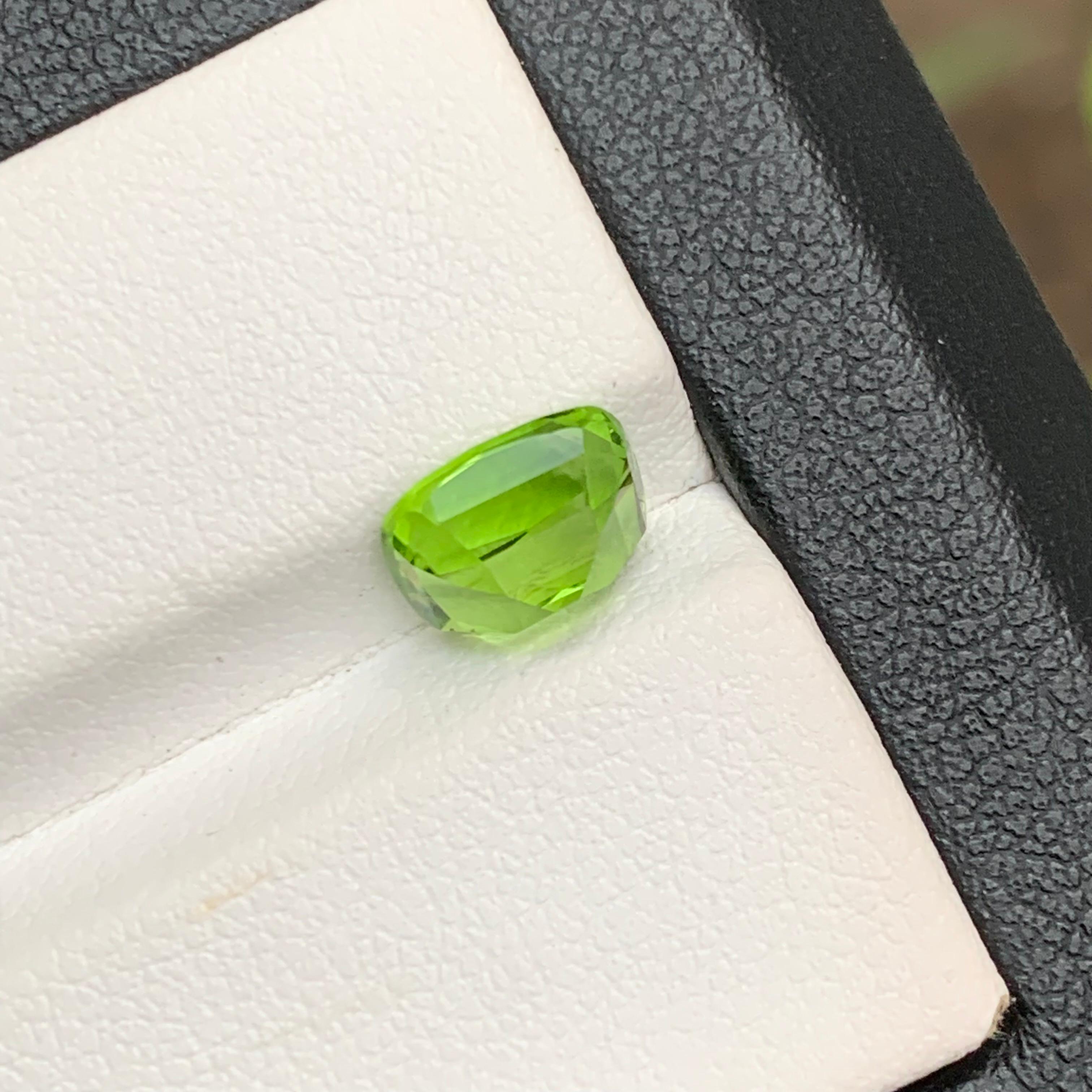 da uomo o donna Anello di tormalina naturale verde vivo sfuso 2,10 carati taglio cuscino - Gioielli in vendita
