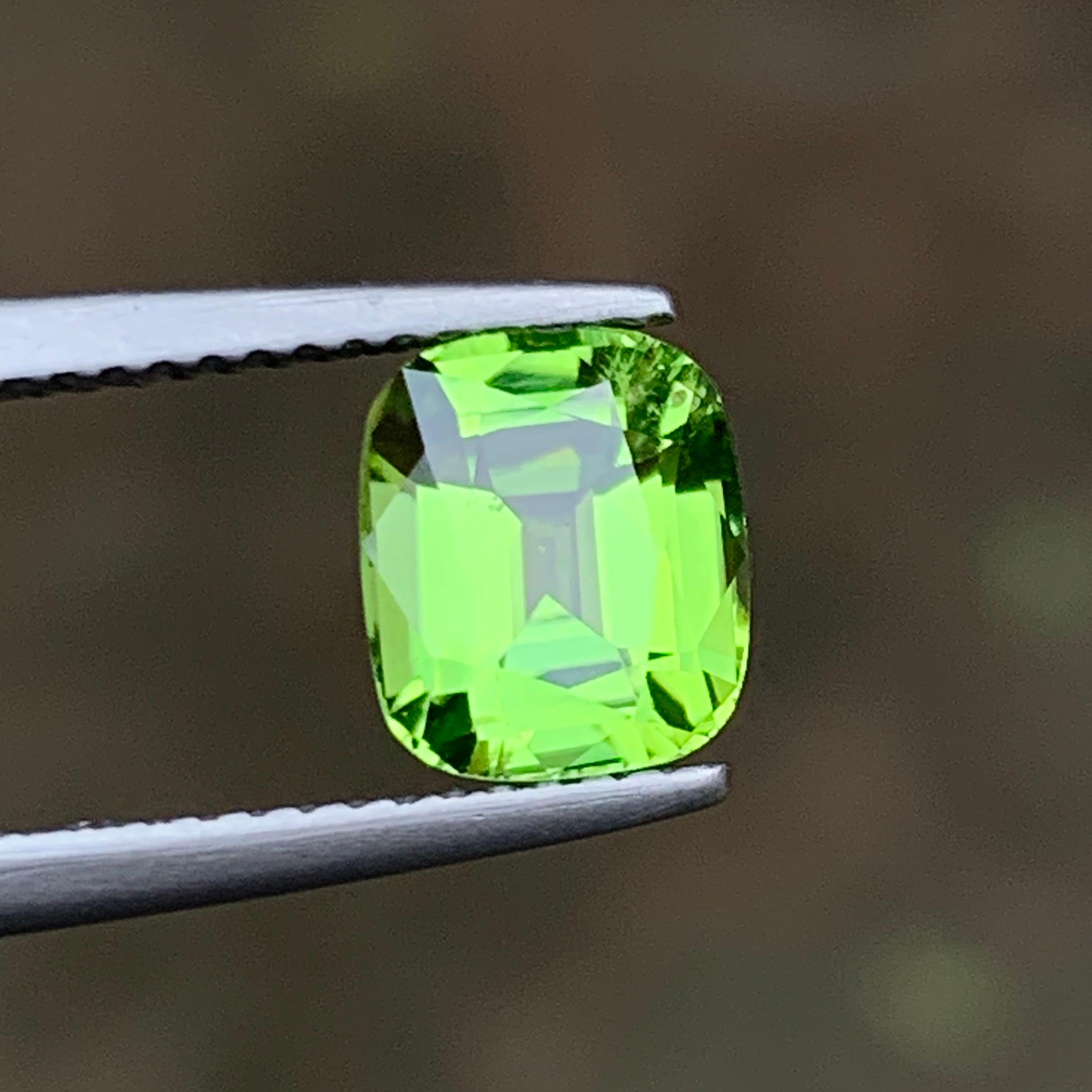 Anello di tormalina naturale verde vivo sfuso 2,10 carati taglio cuscino - Gioielli in vendita 3