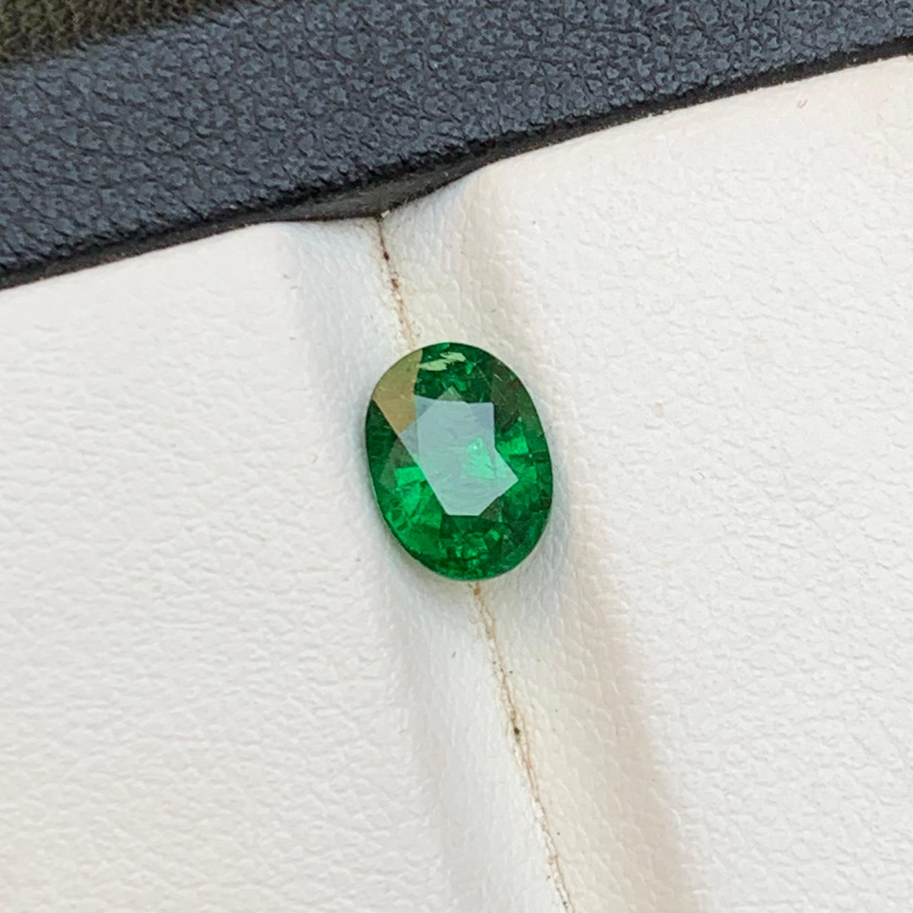 Vivid Green Natural Tsavorite Lose Edelstein für Ring, Halskette Anhänger, Armband oder jede andere Schmuck-Fassung-Oval Cushion Cut!!!

💎 EDELSTEIN-TYP: Tsavorit 
⚖️ GEWICHT: 1,43 Karat
🪚 FORM & SCHNITT: Ovaler Schliff
📏 GRÖSSE (MM): 7,57 x 5,63