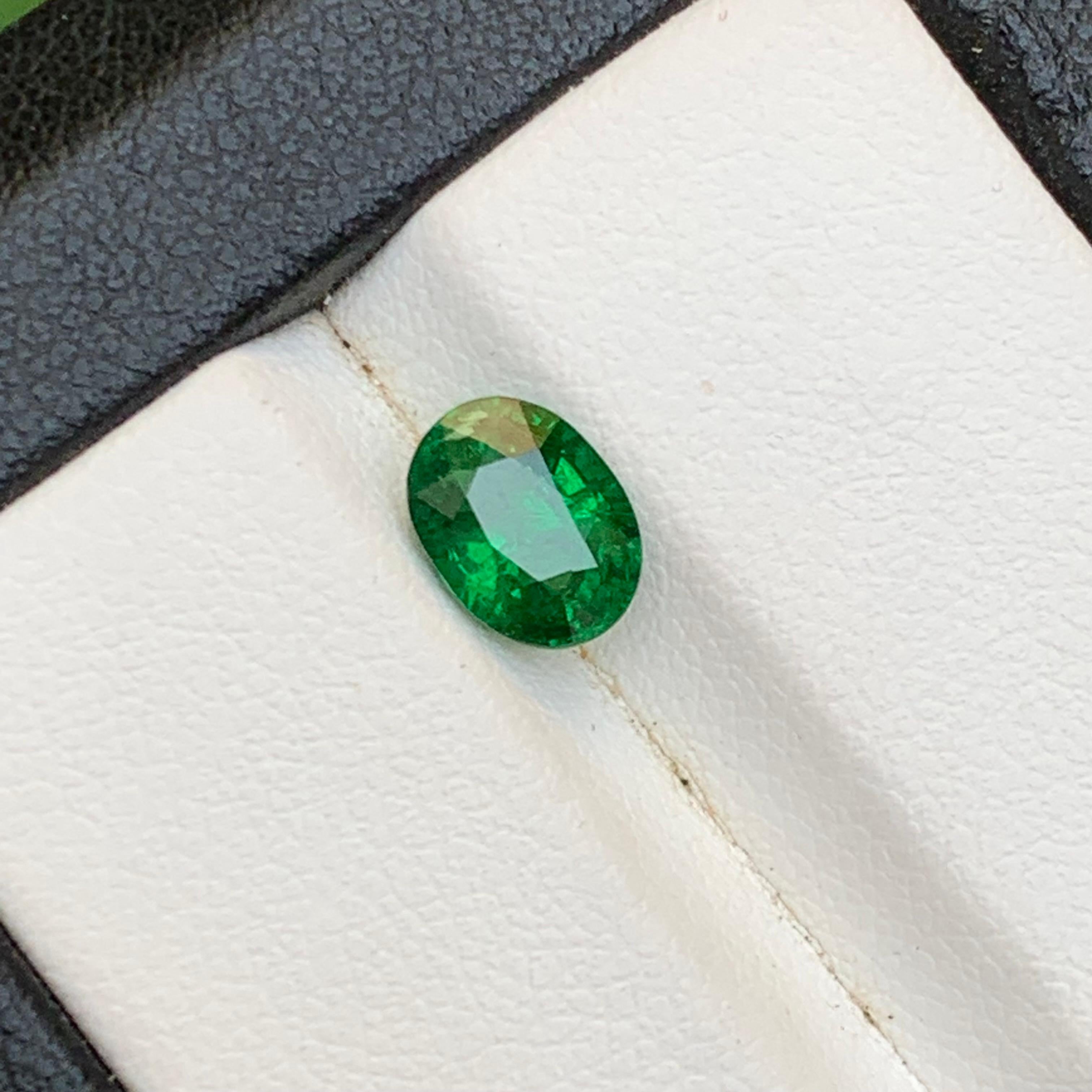 Lebendiges Grün Natürlicher Tsavorit Loser Edelstein 1.43 Ct Oval Schliff für Ring-Schmuck (Ovalschliff) im Angebot
