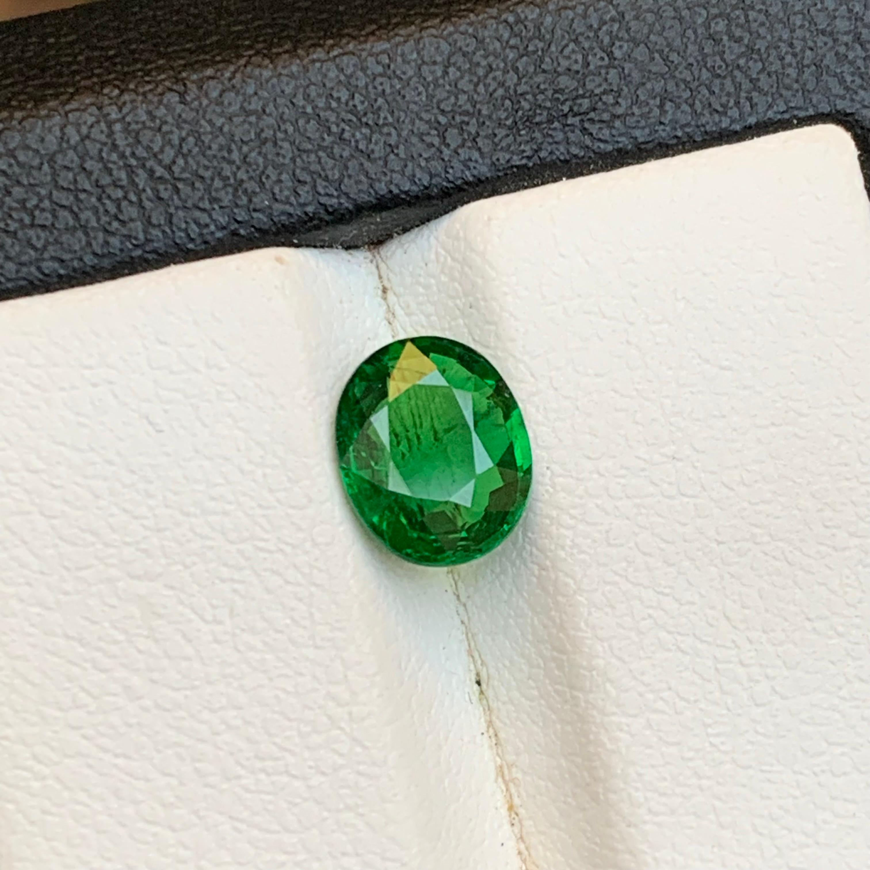 Lebendiges Grün Natürlicher Tsavorit Loser Edelstein 1.70 Ct Oval Schliff für Ring-Schmuck (Ovalschliff) im Angebot