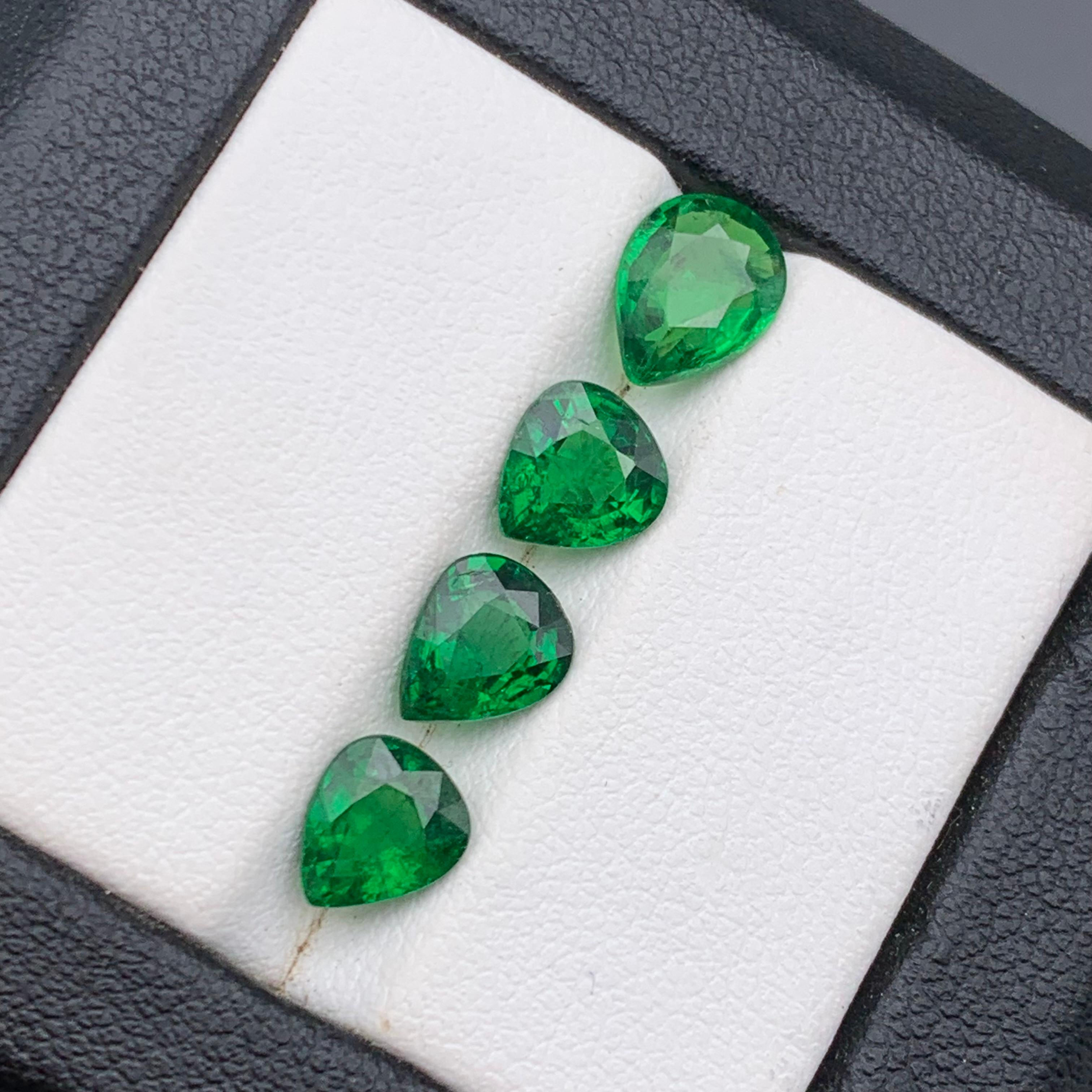 Vivid Green Natural Tsavorite Lose Edelstein Lot für Ring, Ohrringe, Halskette Anhänger, Armband oder jede andere Schmuckeinstellung-Oval Cushion Cut!!!

💎 EDELSTEIN-TYP: Tsavorit 
⚖️ GEWICHT: 4,60 Karat
FORM & SCHNITT: Birnenschliff
📏 GRÖSSE