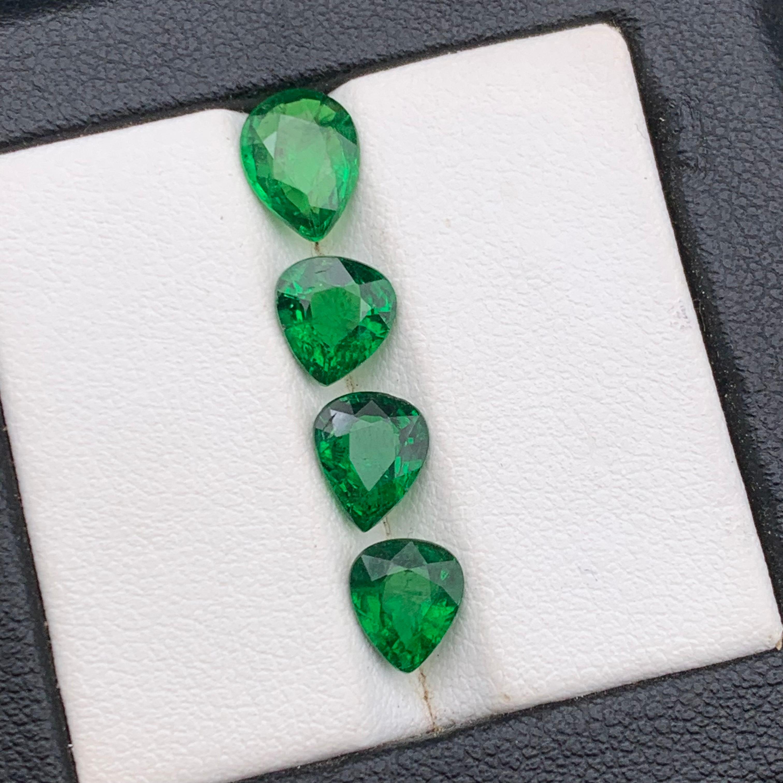 Lebendiges Grün Natürlicher Tsavorit Loser Edelstein Lot 4.6Ct Birnenschliff für Ring-Schmuck (Zeitgenössisch) im Angebot