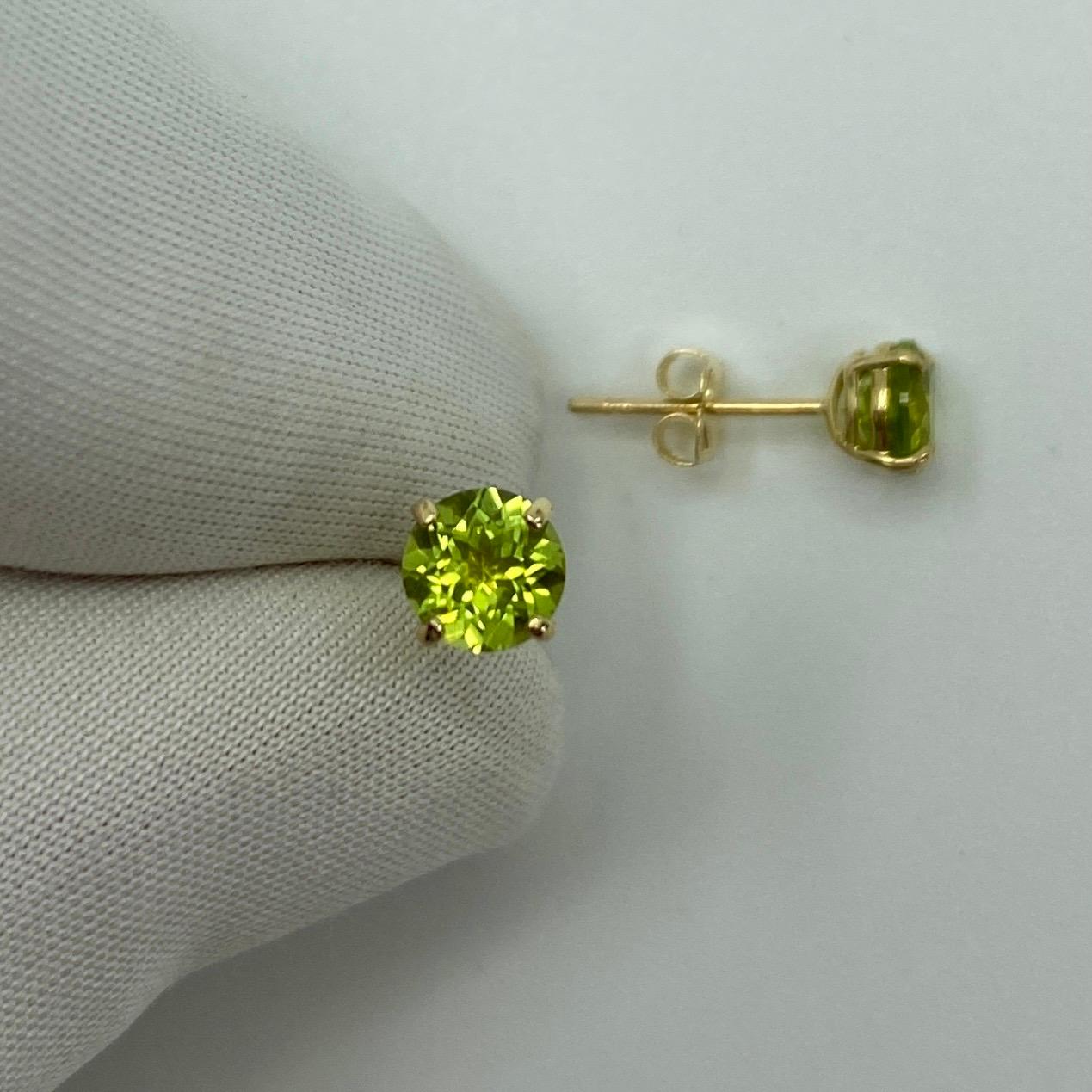 Women's or Men's Natural Vivid Green Peridot 1.00 Carat Yellow Gold Round Cut Earring Studs For Sale