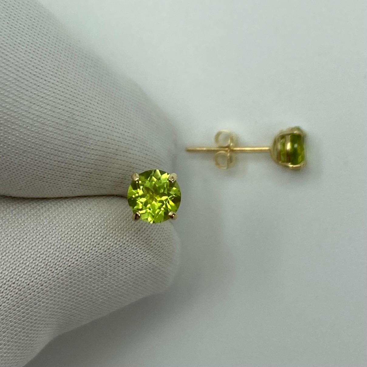 Natural Vivid Green Peridot 1.00 Carat Yellow Gold Round Cut Earring Studs For Sale 1