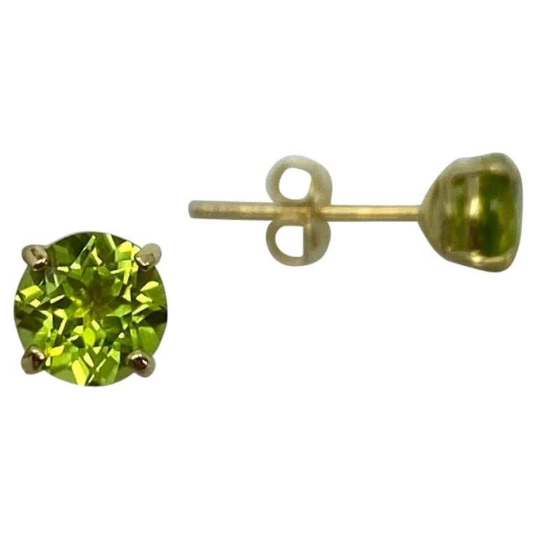 Natural Vivid Green Peridot 1.00 Carat Yellow Gold Round Cut Earring Studs For Sale