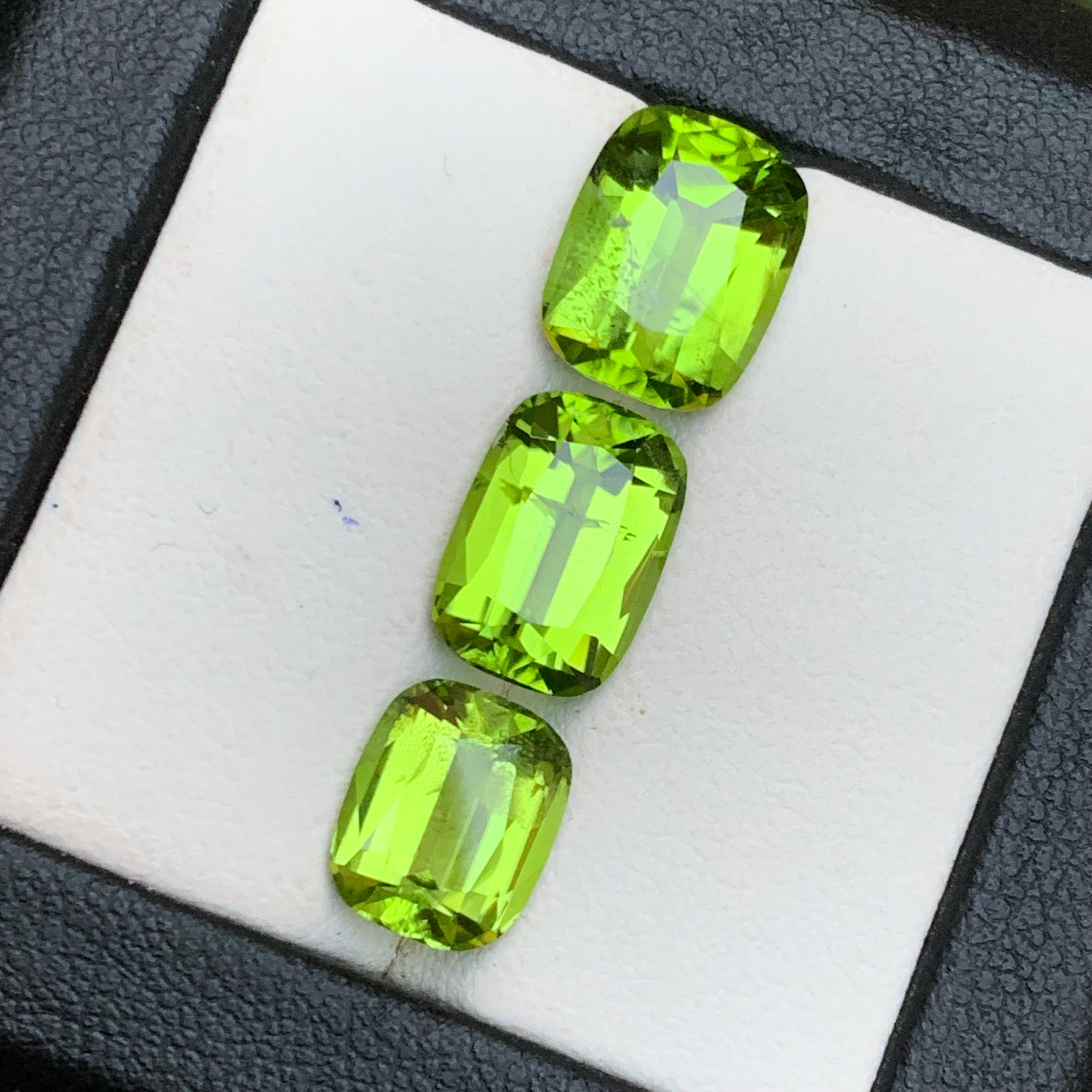 Gemme sciolte di peridoto verde vivo per anelli, orecchini, collane, ciondoli o qualsiasi altro gioiello - taglio a cuscino dalla miniera di Supat, Kohistan Pakistan!!!

💎 TIPO DI GEMMA: Peridoto
⚖️ PESO: 10,50 Carati
🪚 FORMA E TAGLIO: Taglio a