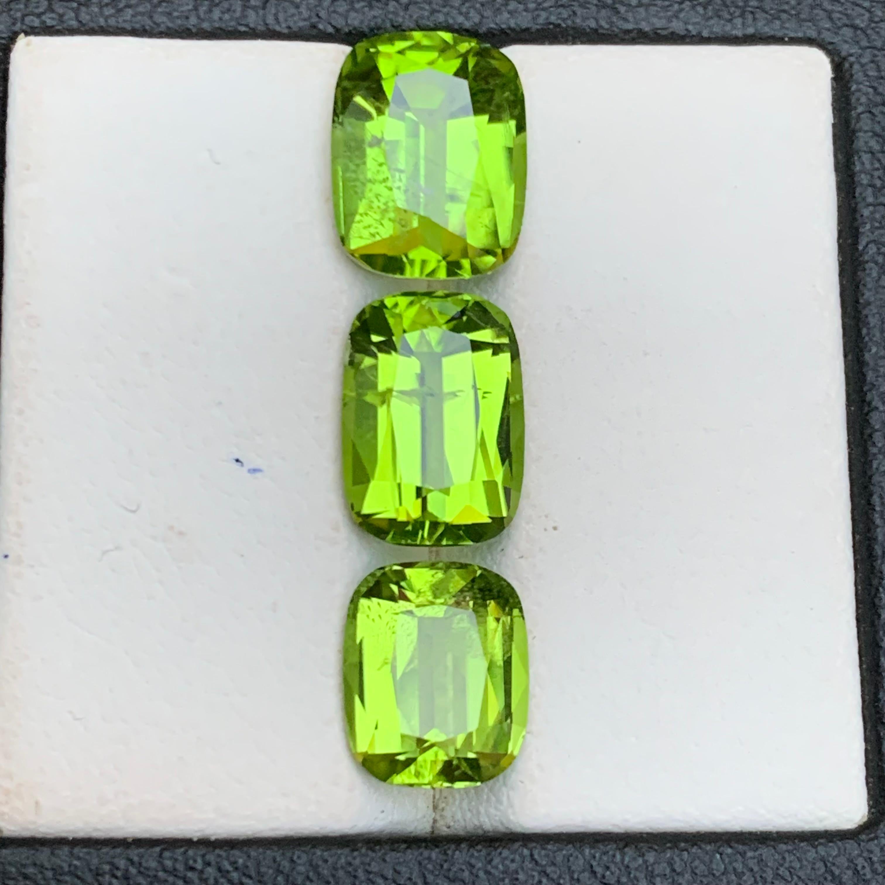Contemporaneo Peridoto verde vivo 10.50 Ct Taglio Cuscino Gemme Naturali Sciolte Pacco-Gioielli in vendita