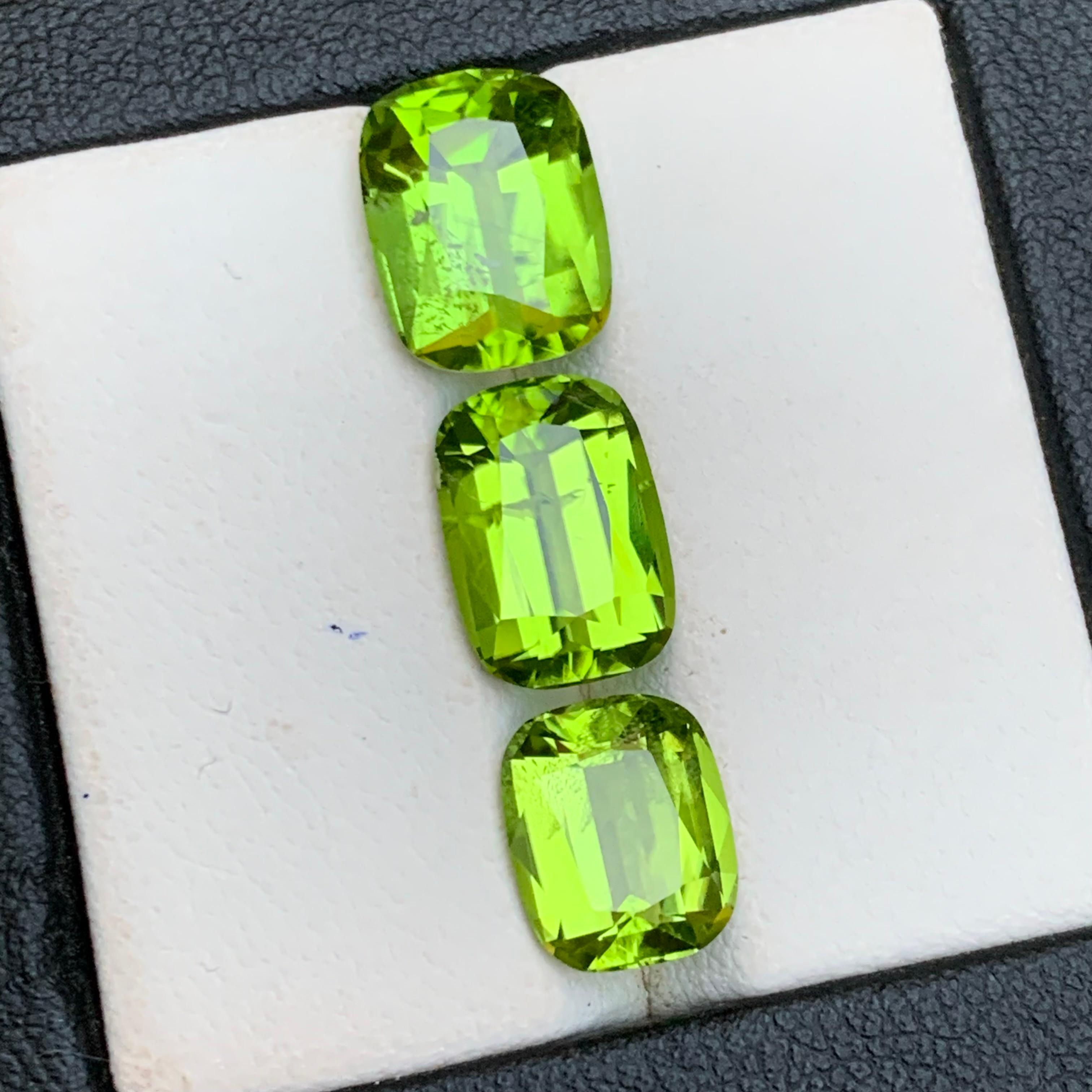Taglio cuscino Peridoto verde vivo 10.50 Ct Taglio Cuscino Gemme Naturali Sciolte Pacco-Gioielli in vendita