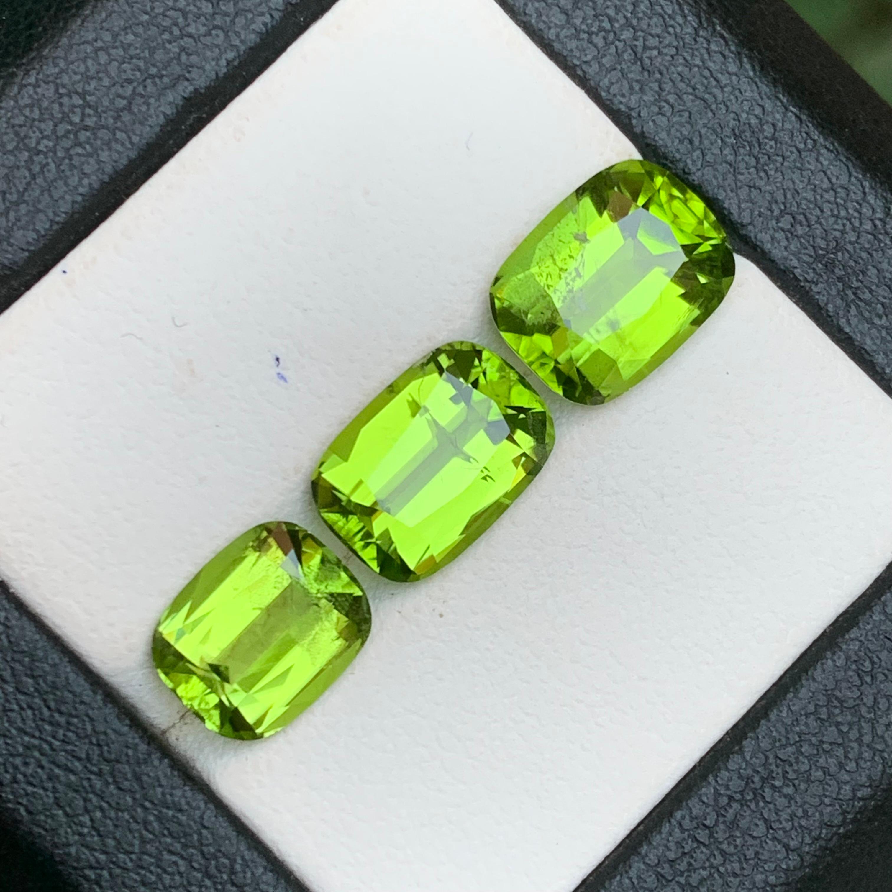 Peridoto verde vivo 10.50 Ct Taglio Cuscino Gemme Naturali Sciolte Pacco-Gioielli In condizioni Nuovo in vendita a Peshawar, PK