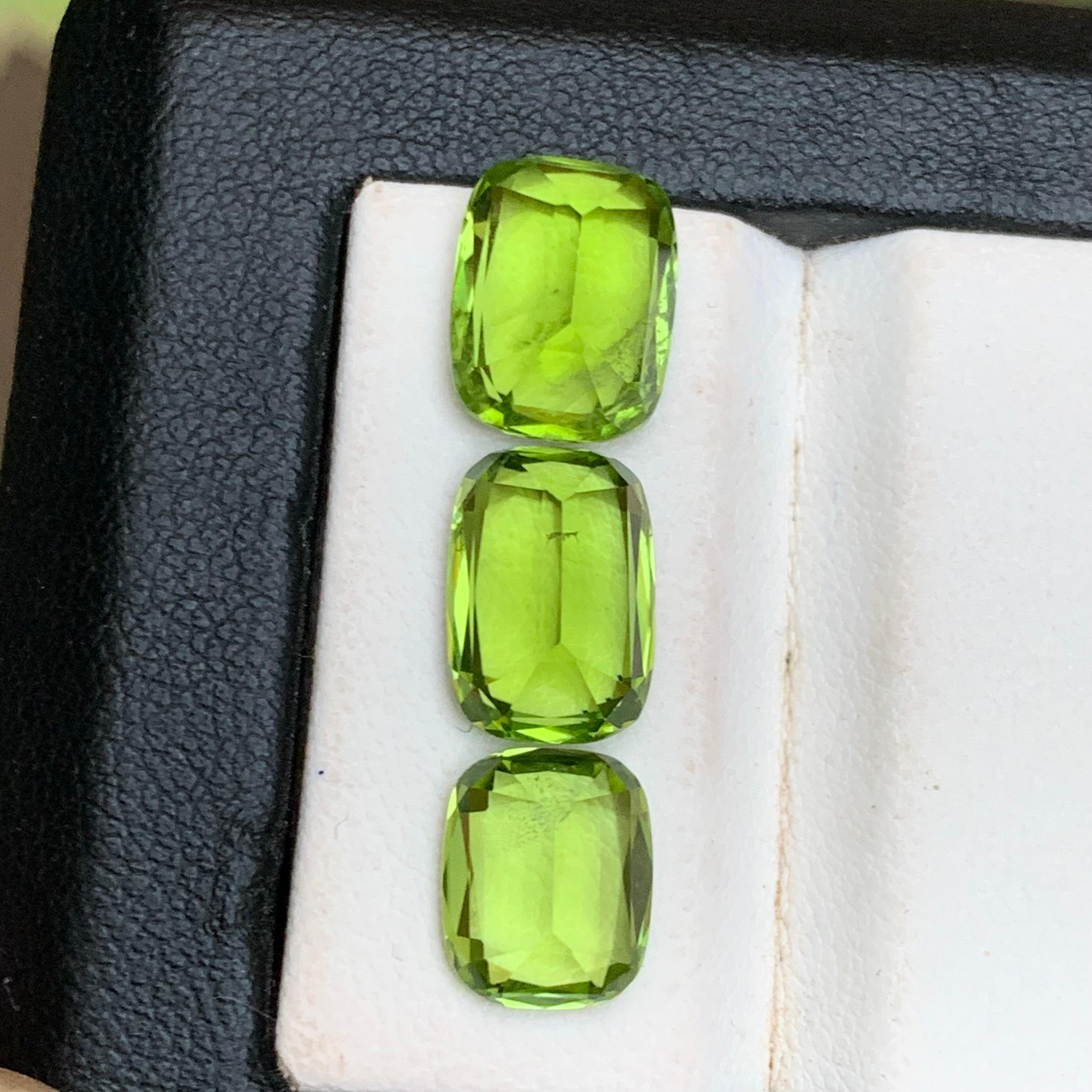 da uomo o donna Peridoto verde vivo 10.50 Ct Taglio Cuscino Gemme Naturali Sciolte Pacco-Gioielli in vendita