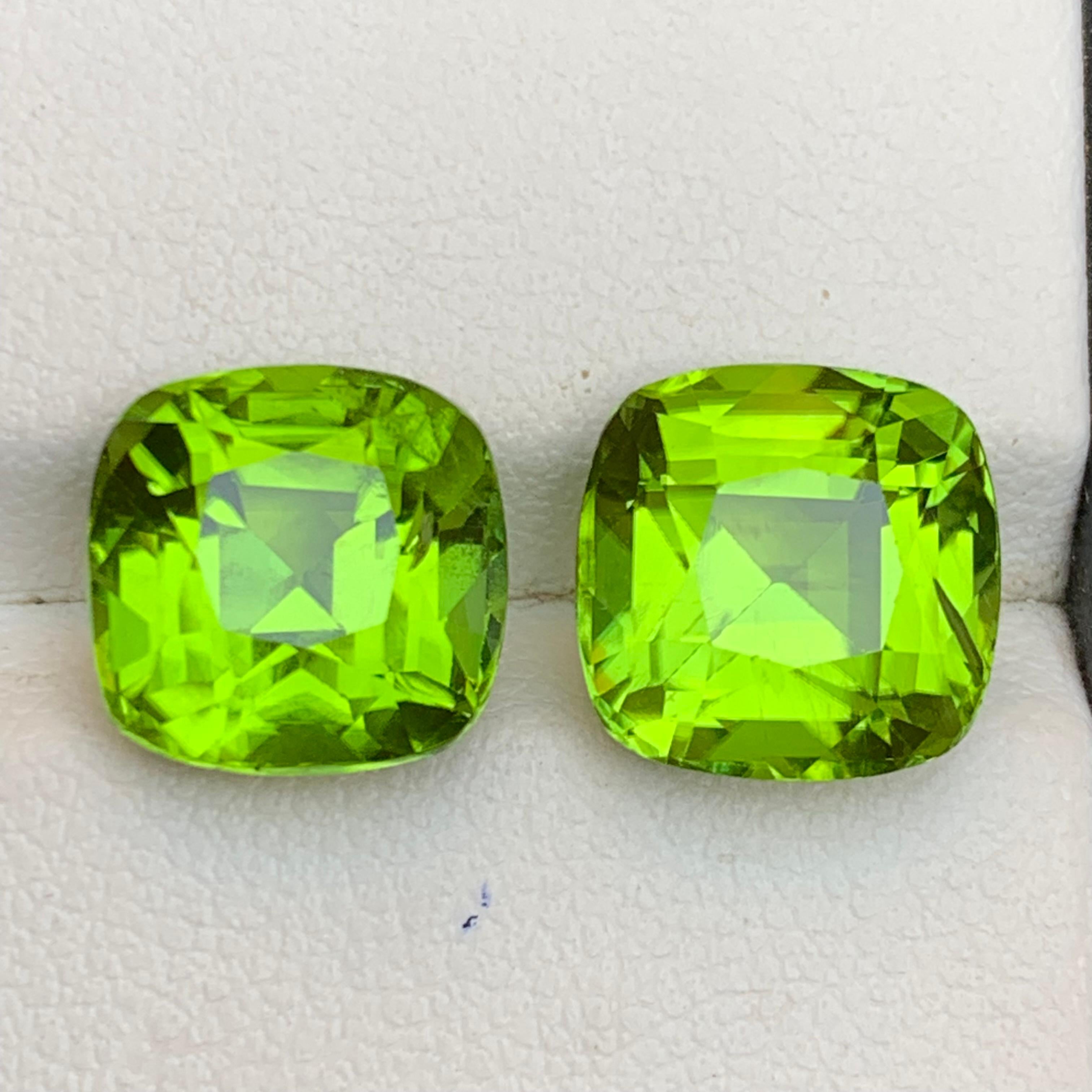 Contemporaneo Peridoto verde vivo 10.50 carati taglio cuscino Set di gemme naturali sfuse per gioielli in vendita