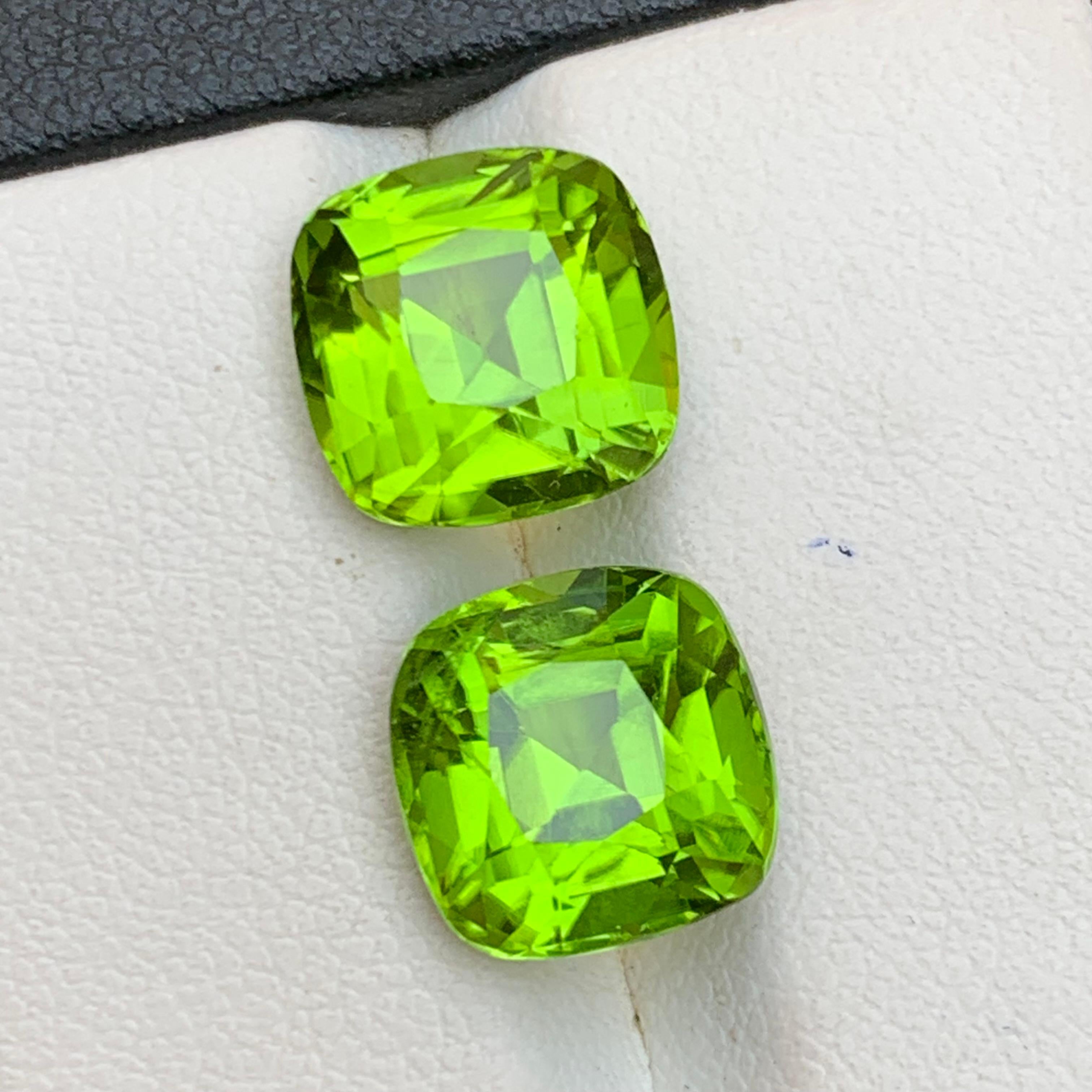 Taglio cuscino Peridoto verde vivo 10.50 carati taglio cuscino Set di gemme naturali sfuse per gioielli in vendita