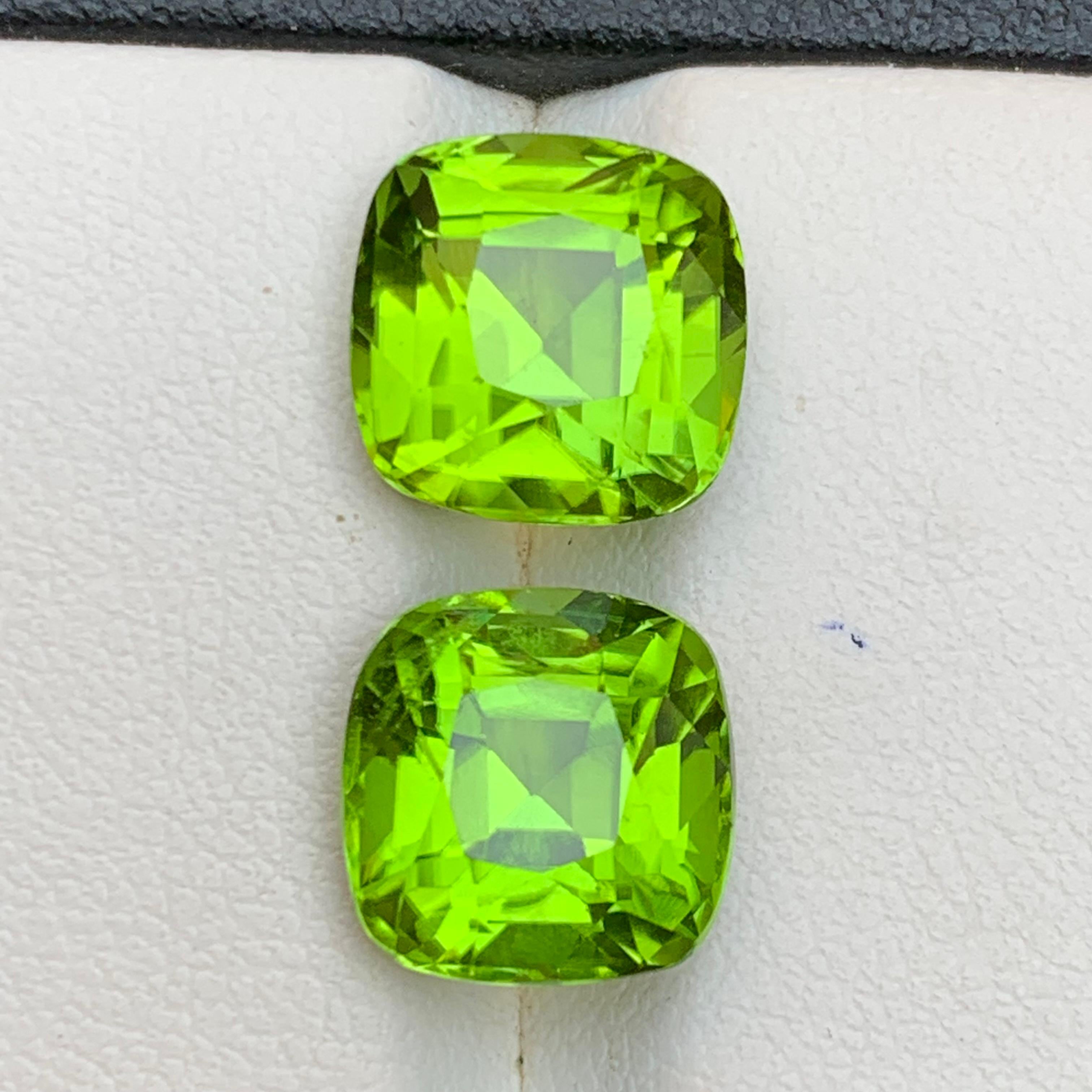 Peridoto verde vivo 10.50 carati taglio cuscino Set di gemme naturali sfuse per gioielli In condizioni Nuovo in vendita a Peshawar, PK