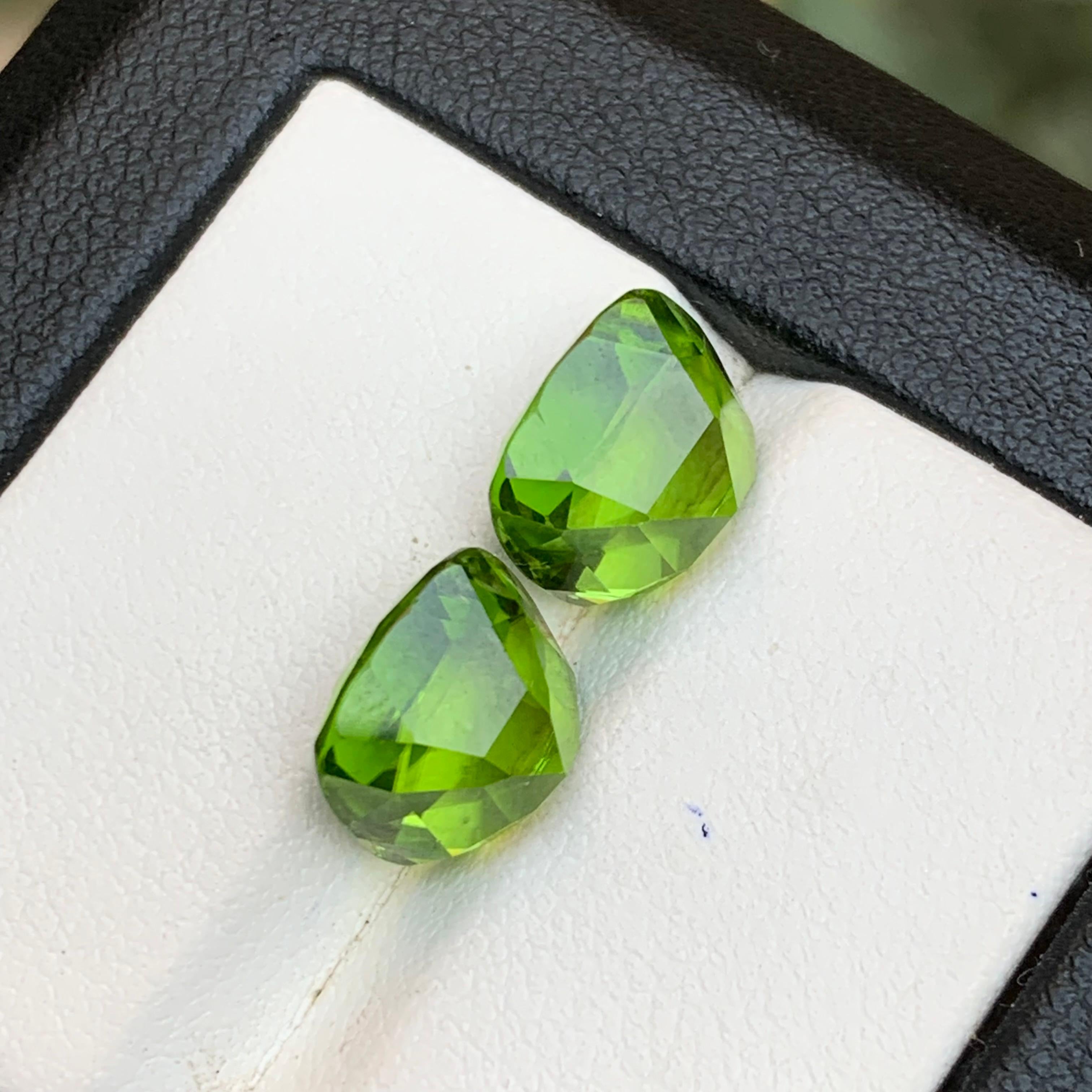 Peridoto verde vivo 10.50 carati taglio cuscino Set di gemme naturali sfuse per gioielli in vendita 2