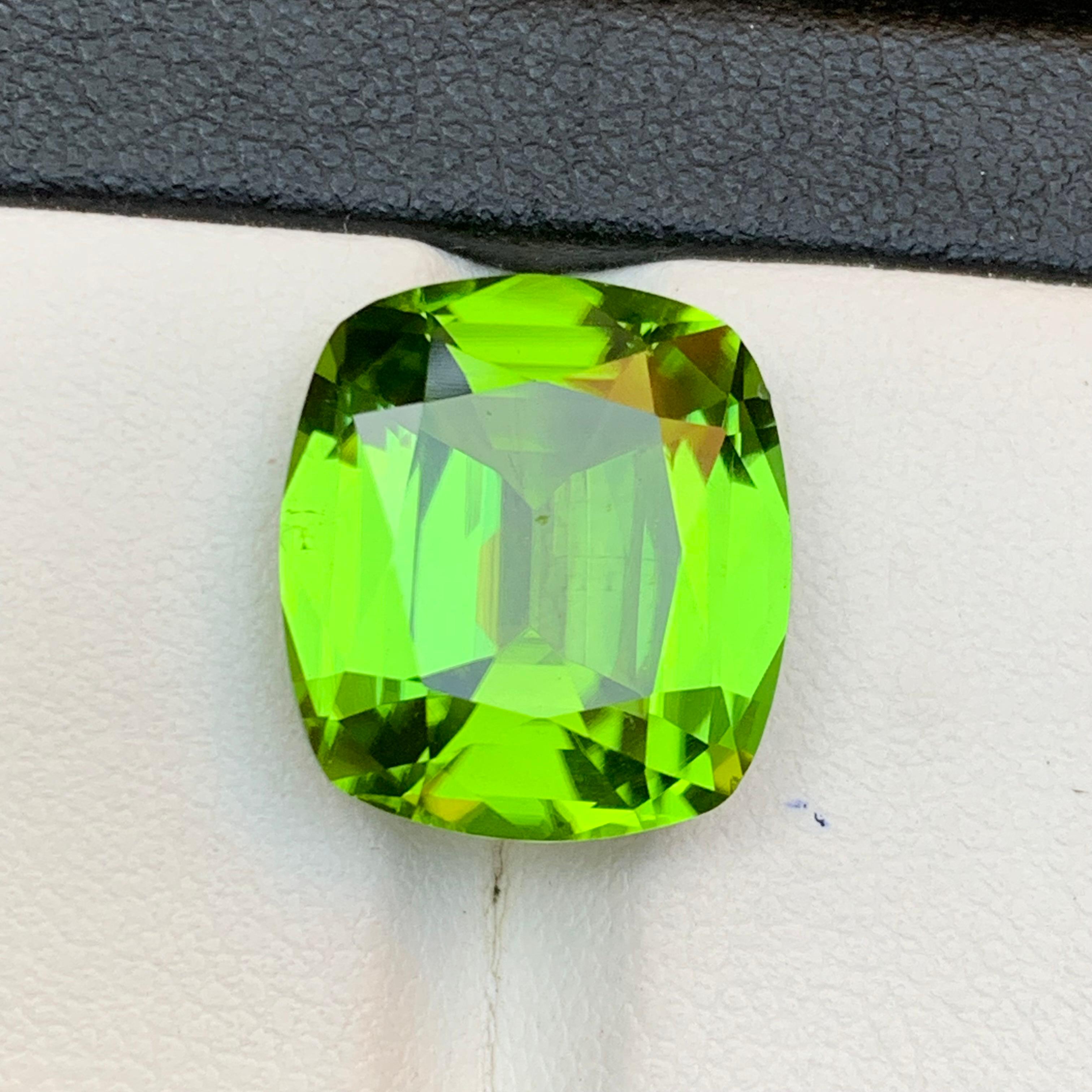 Greene & Greene Greene 10.70 Ct Cushion Cut Natural Loose Gemstone for Ring-Jewelry (Péridot vert vif 10.70 Ct taille coussin) en vente 4