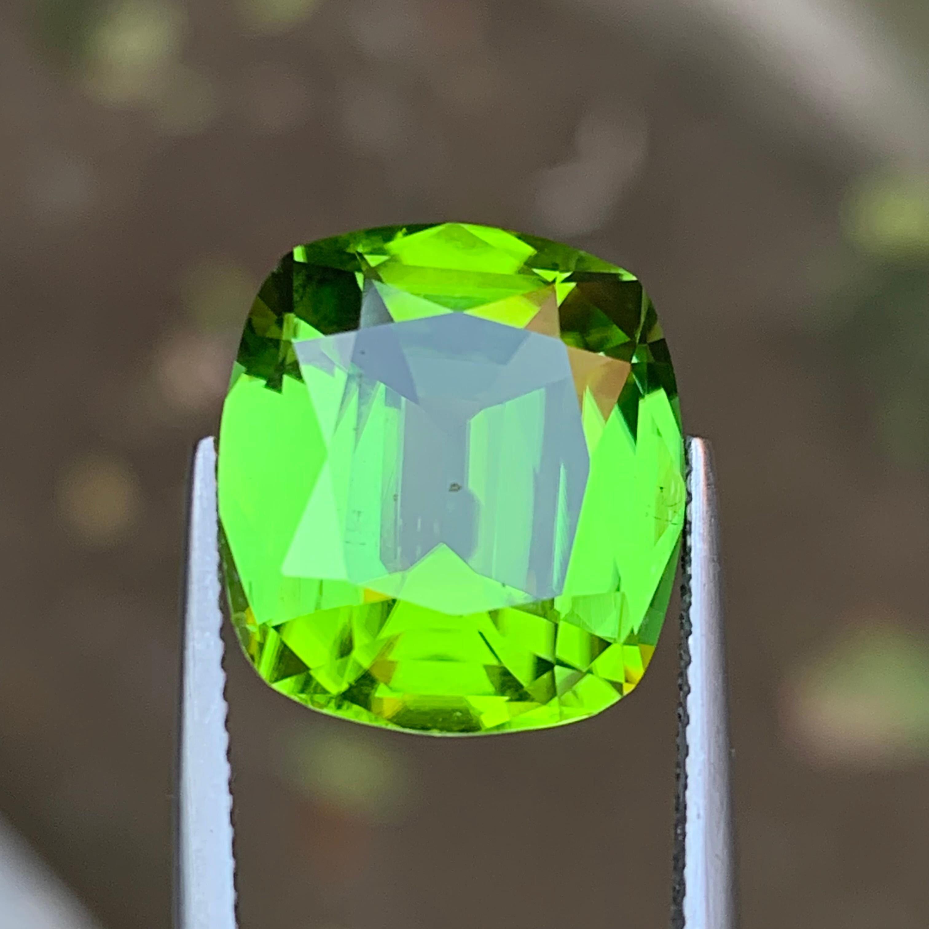 Greene & Greene Greene 10.70 Ct Cushion Cut Natural Loose Gemstone for Ring-Jewelry (Péridot vert vif 10.70 Ct taille coussin) en vente 5