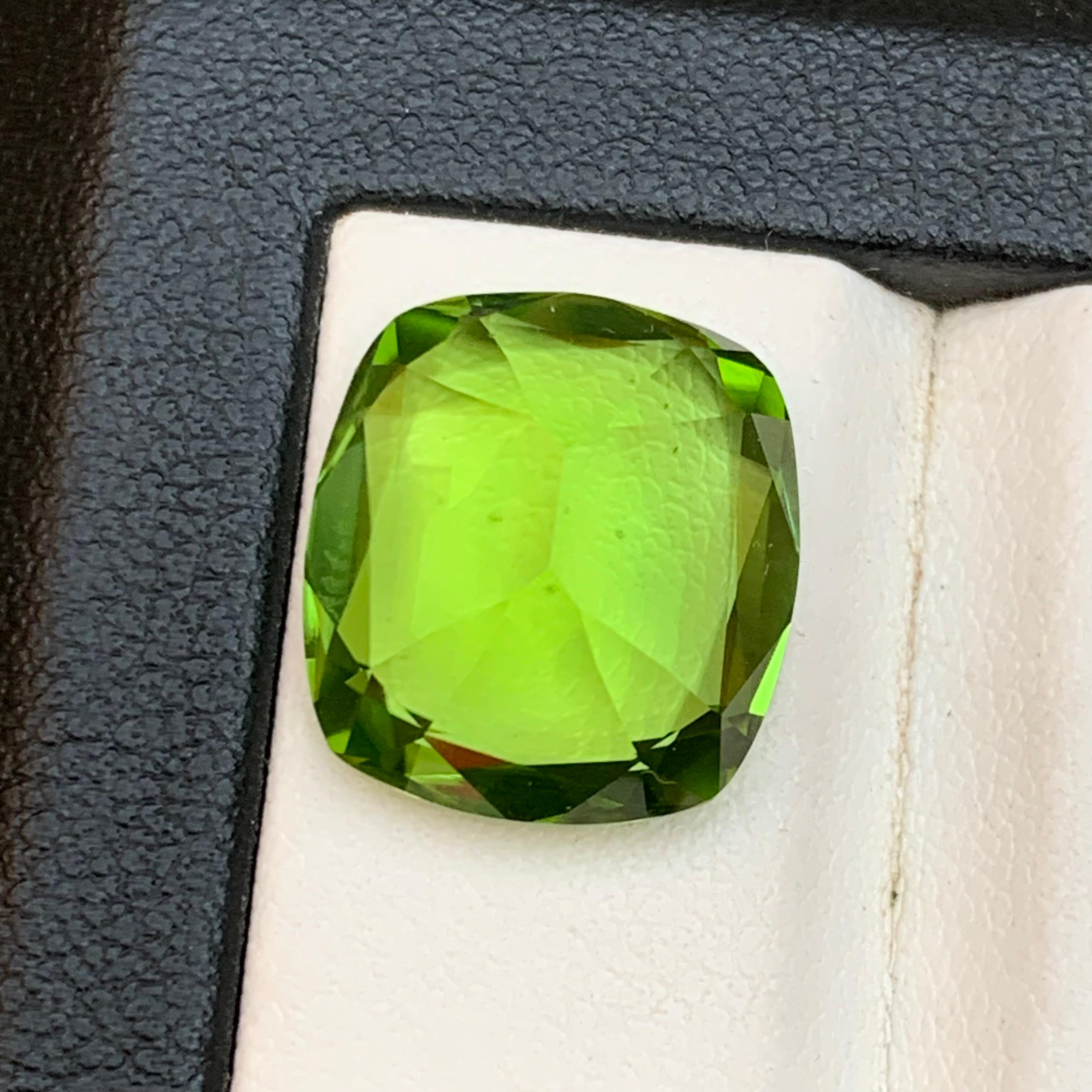 Greene & Greene Greene 10.70 Ct Cushion Cut Natural Loose Gemstone for Ring-Jewelry (Péridot vert vif 10.70 Ct taille coussin) Unisexe en vente