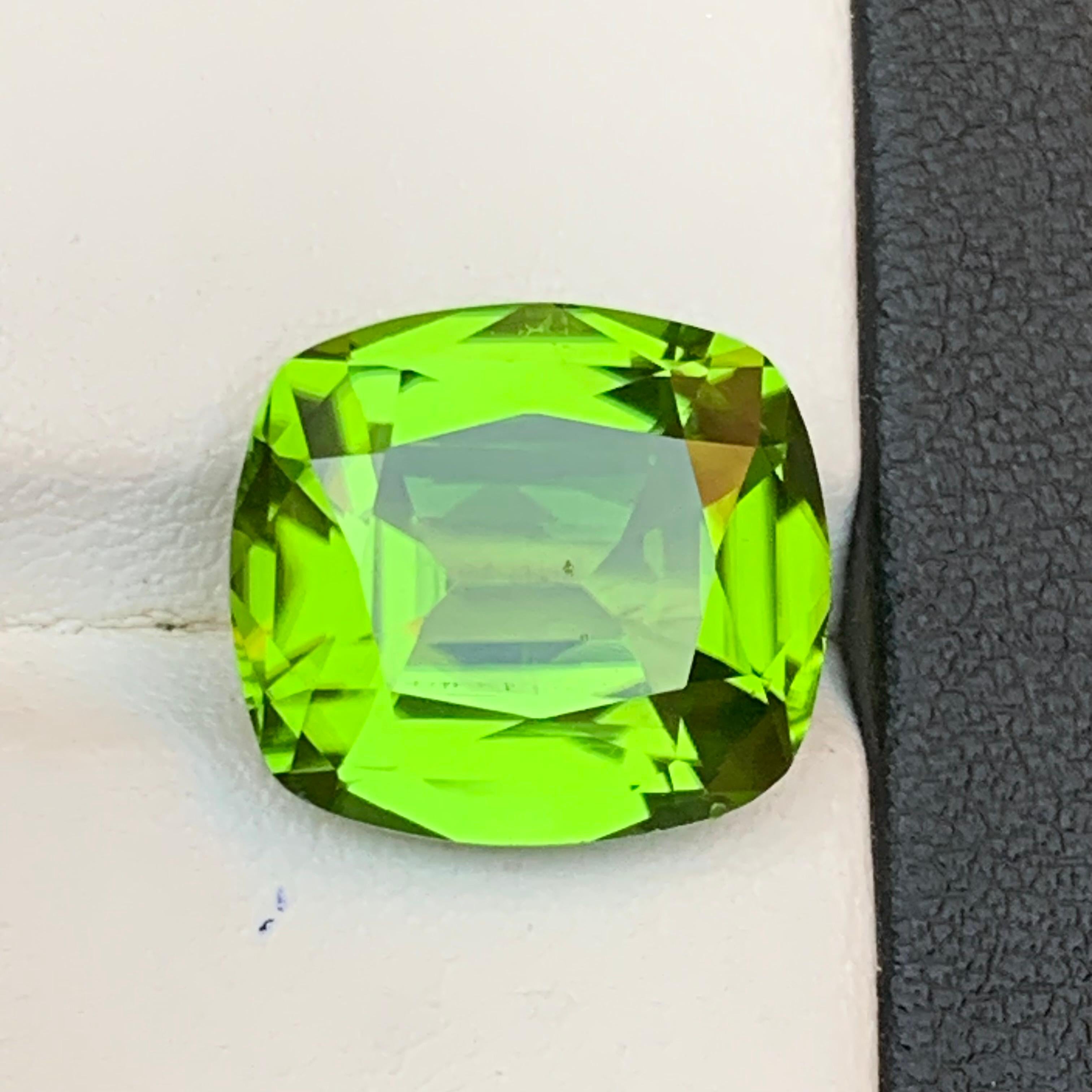 Greene & Greene Greene 10.70 Ct Cushion Cut Natural Loose Gemstone for Ring-Jewelry (Péridot vert vif 10.70 Ct taille coussin) en vente 1