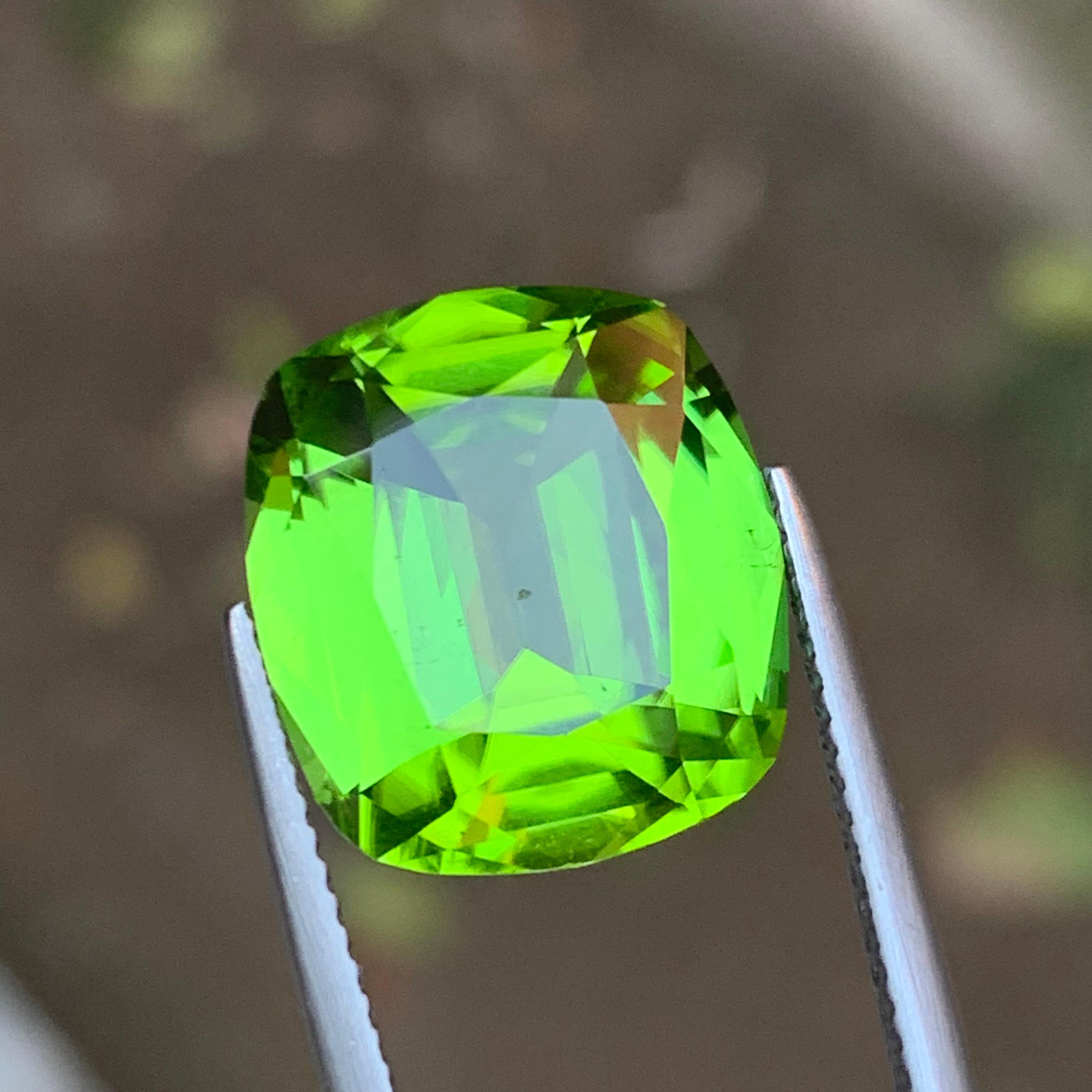 Greene & Greene Greene 10.70 Ct Cushion Cut Natural Loose Gemstone for Ring-Jewelry (Péridot vert vif 10.70 Ct taille coussin) en vente 2