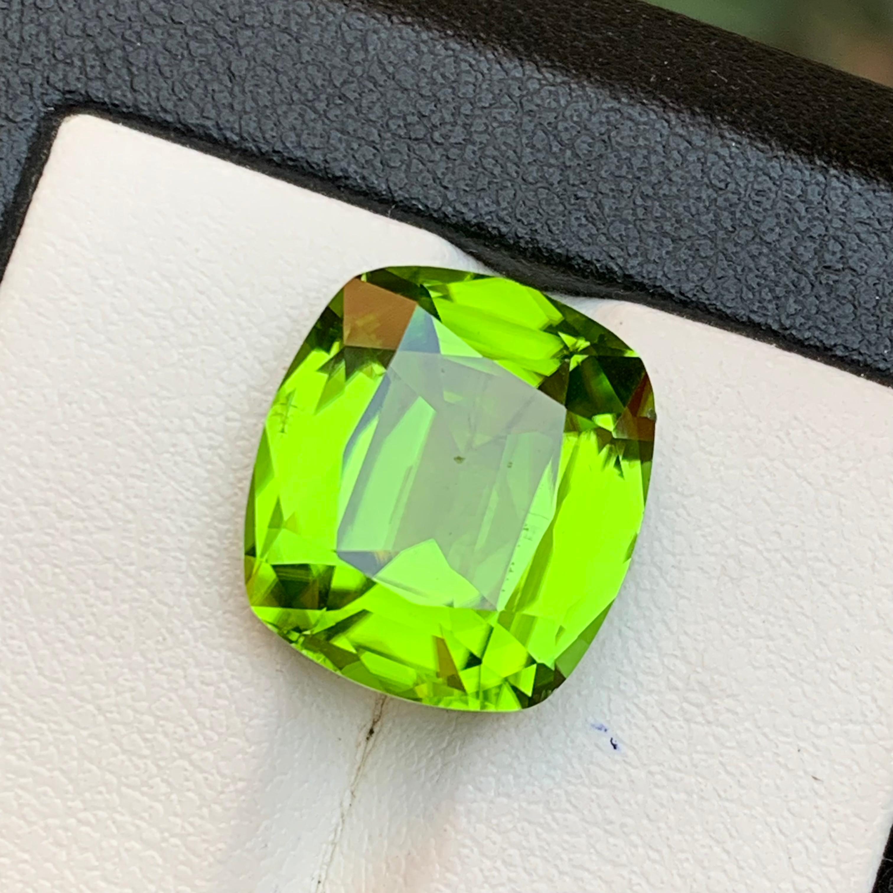 Greene & Greene Greene 10.70 Ct Cushion Cut Natural Loose Gemstone for Ring-Jewelry (Péridot vert vif 10.70 Ct taille coussin) en vente 3