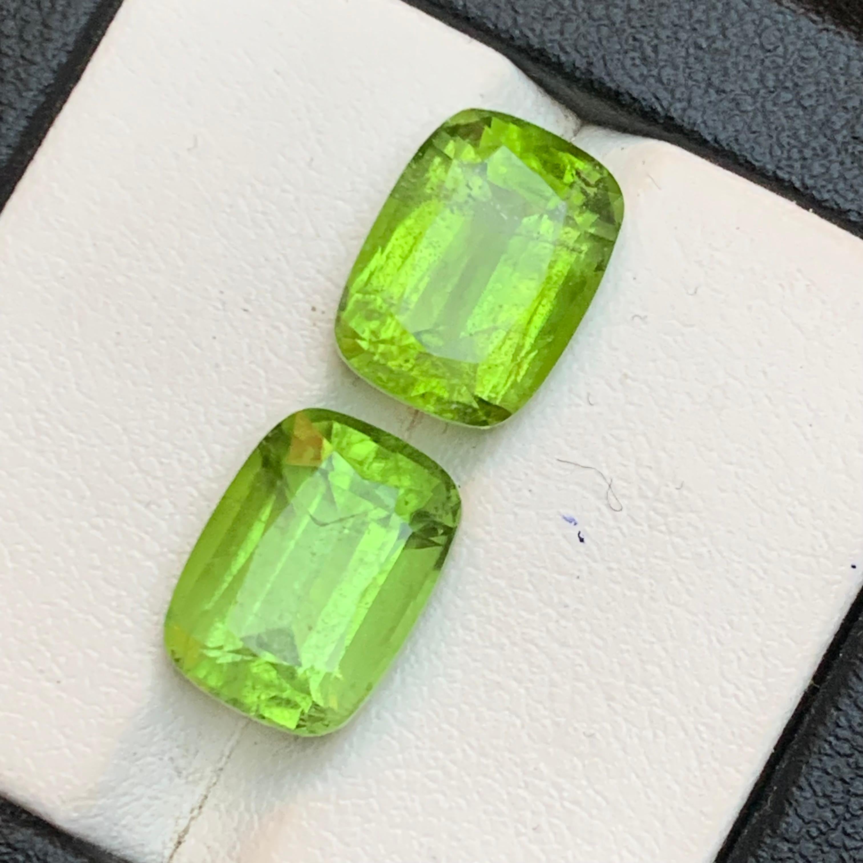 Paire de boucles d'oreilles en péridot vert vif 11.30Ct Cushion Cut Natural Loose Gemstone Neuf - En vente à Peshawar, PK