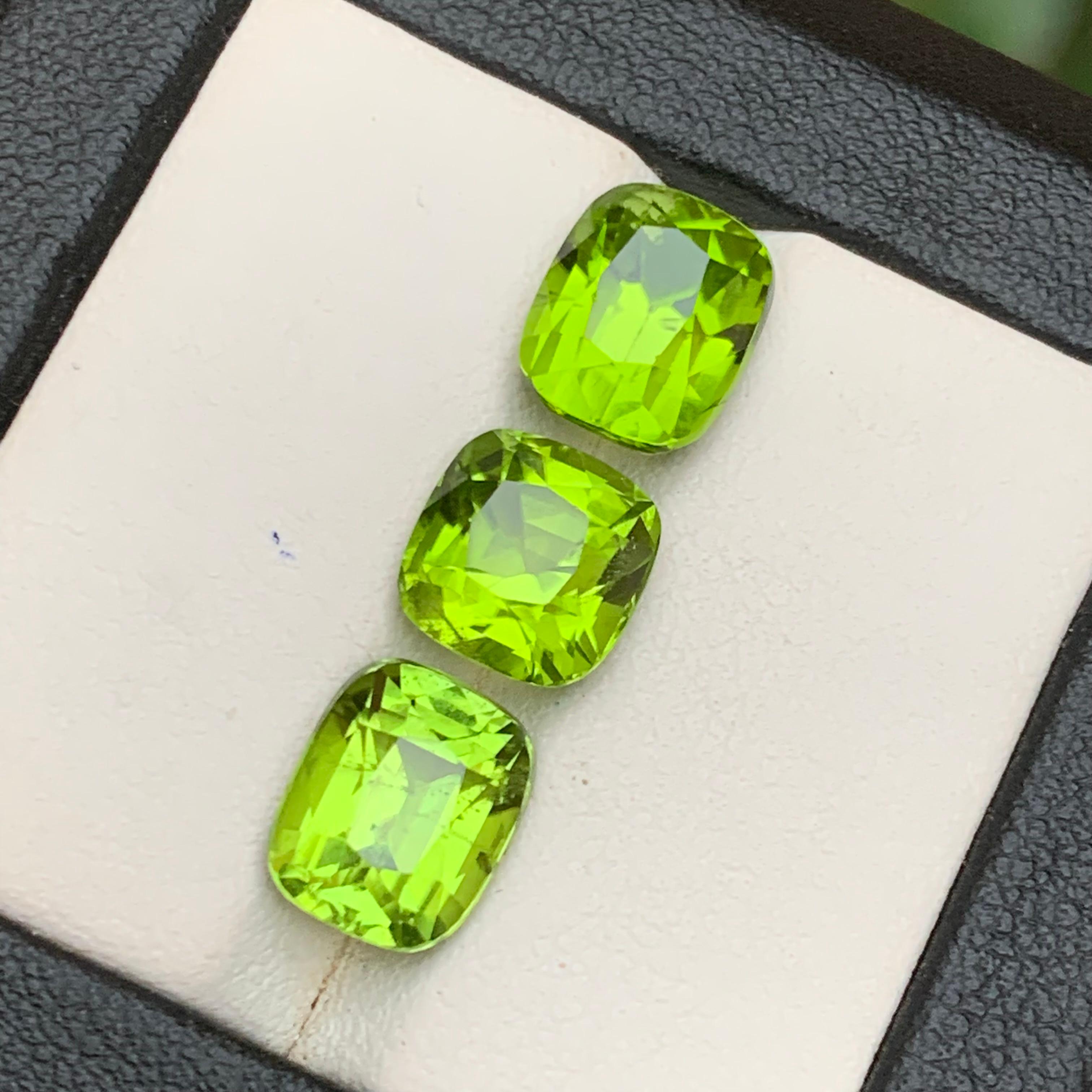 Vivid Green Natural Peridot Lose Edelsteine Paket für Ring, Ohrringe, Halskette Anhänger oder jede andere Schmuck-Fassung-Kissen-Schliff aus Supat Mine, Kohistan Pakistan!!!

💎 EDELSTEINART: Peridot
⚖️ GEWICHT: 11,55 Karat
🪚 FORM & SCHNITT: