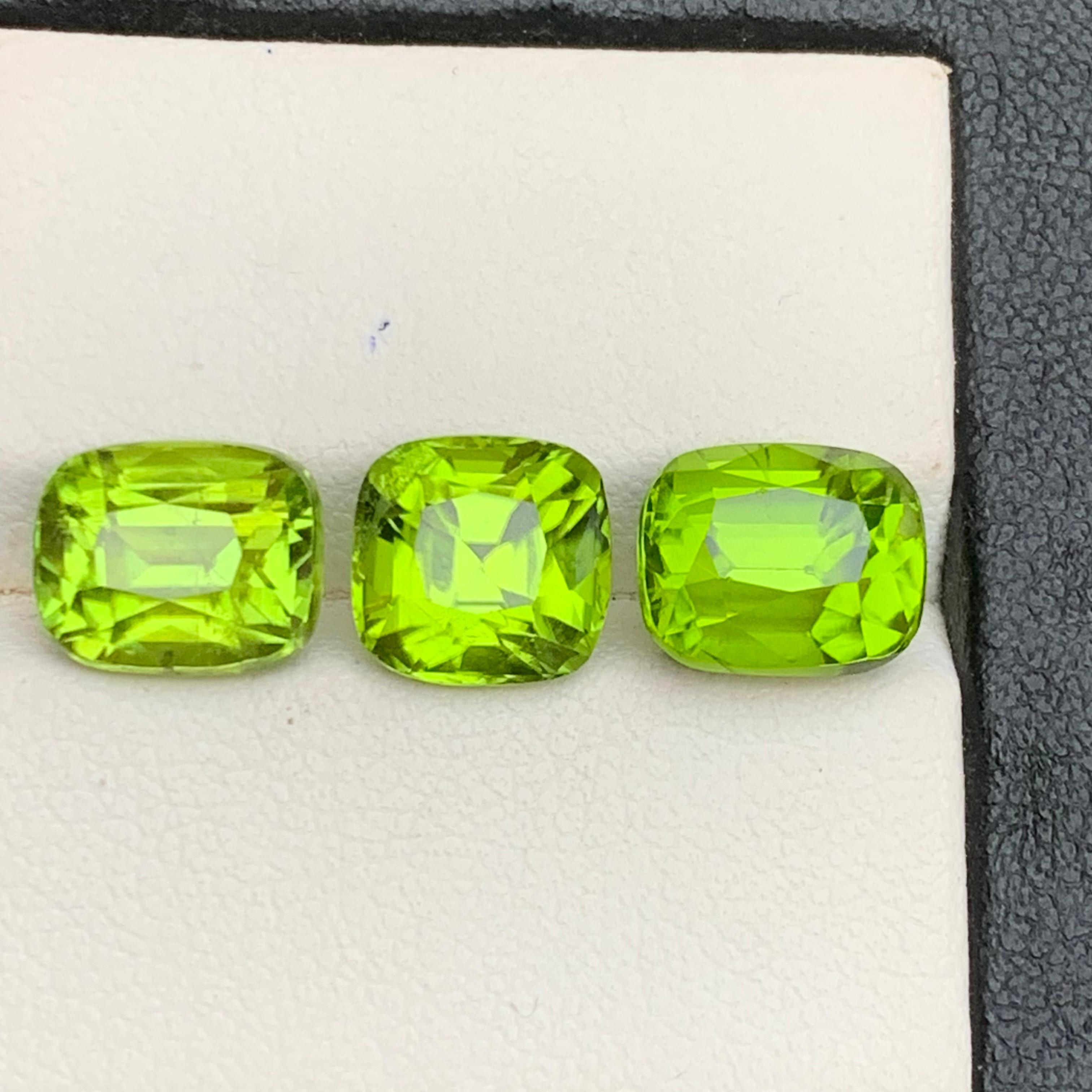 Lebendiger grüner Peridot 11.55 Ct Kissenschliff Natürlicher loser Edelstein Paket für Jewell im Zustand „Neu“ im Angebot in Peshawar, PK