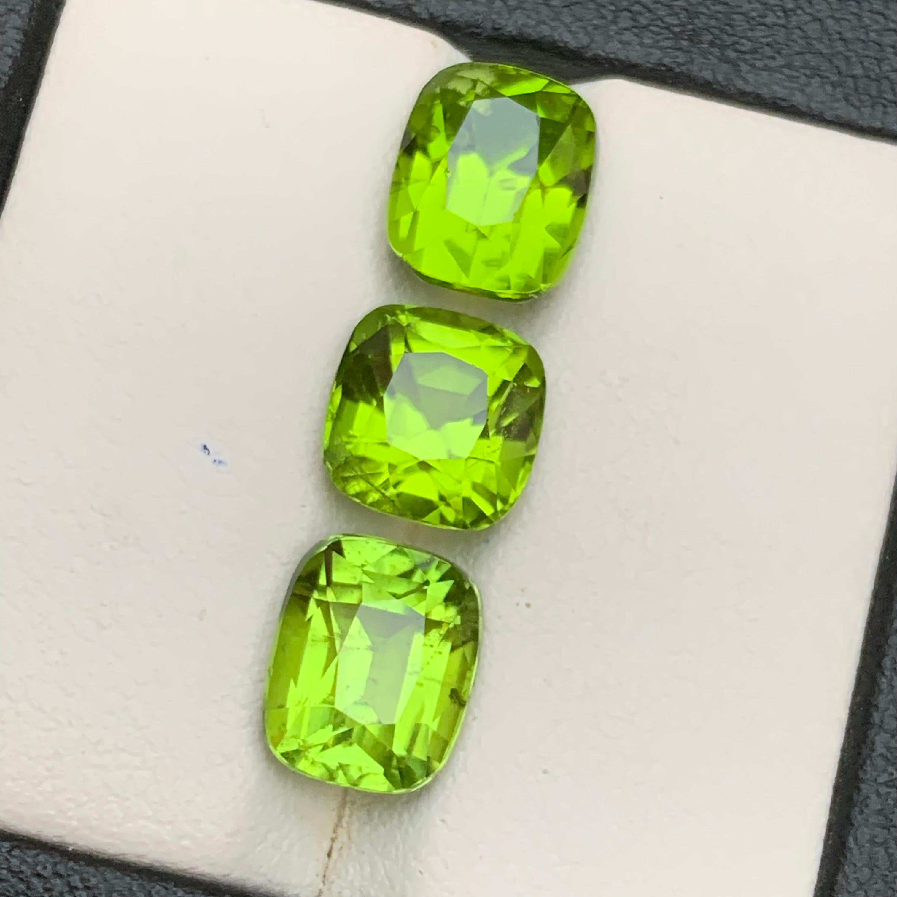 Lebendiger grüner Peridot 11.55 Ct Kissenschliff Natürlicher loser Edelstein Paket für Jewell im Angebot 3