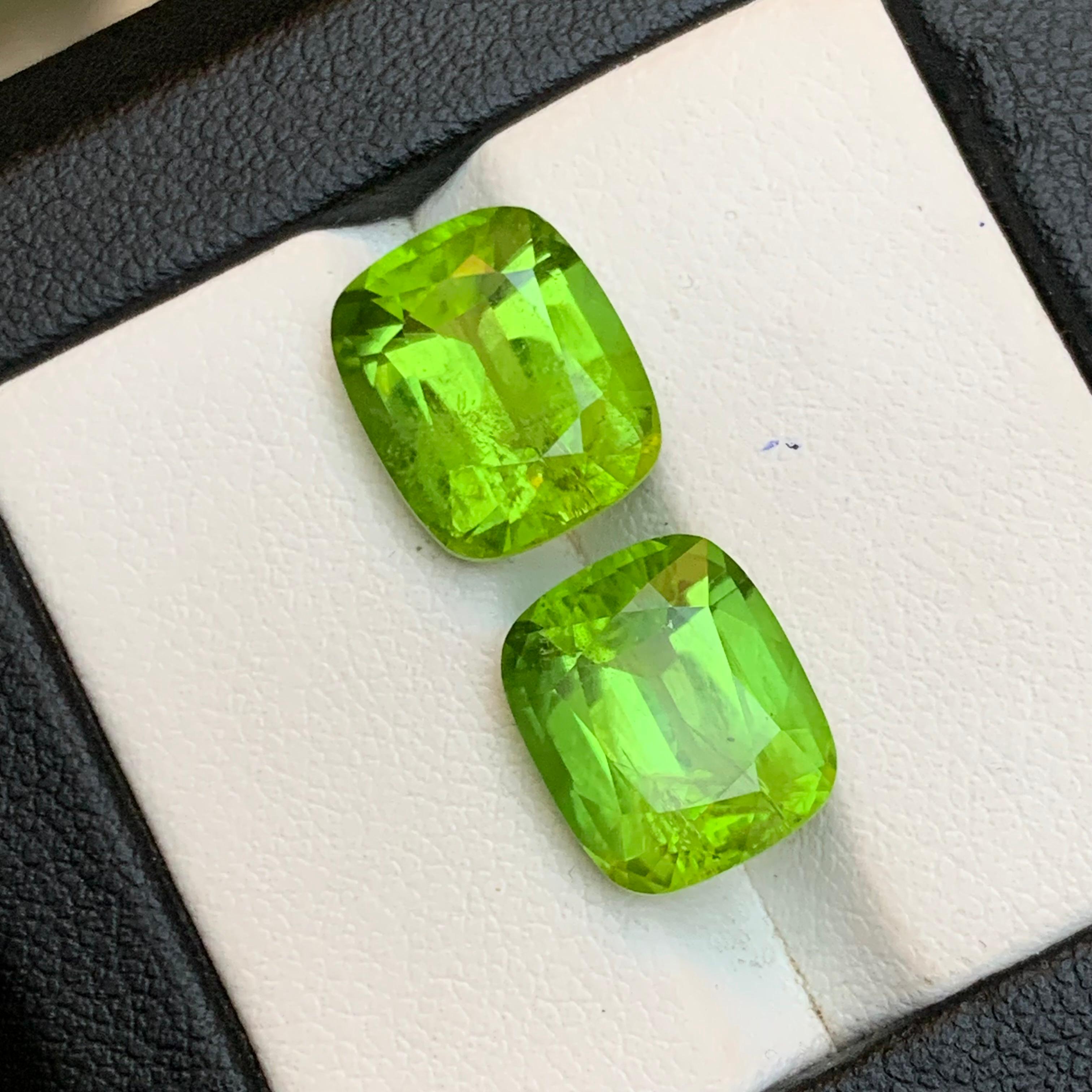 Paire de boucles d'oreilles en péridot vert vif 11.60Ct Cushion Cut Natural Loose Gemstone en vente 6