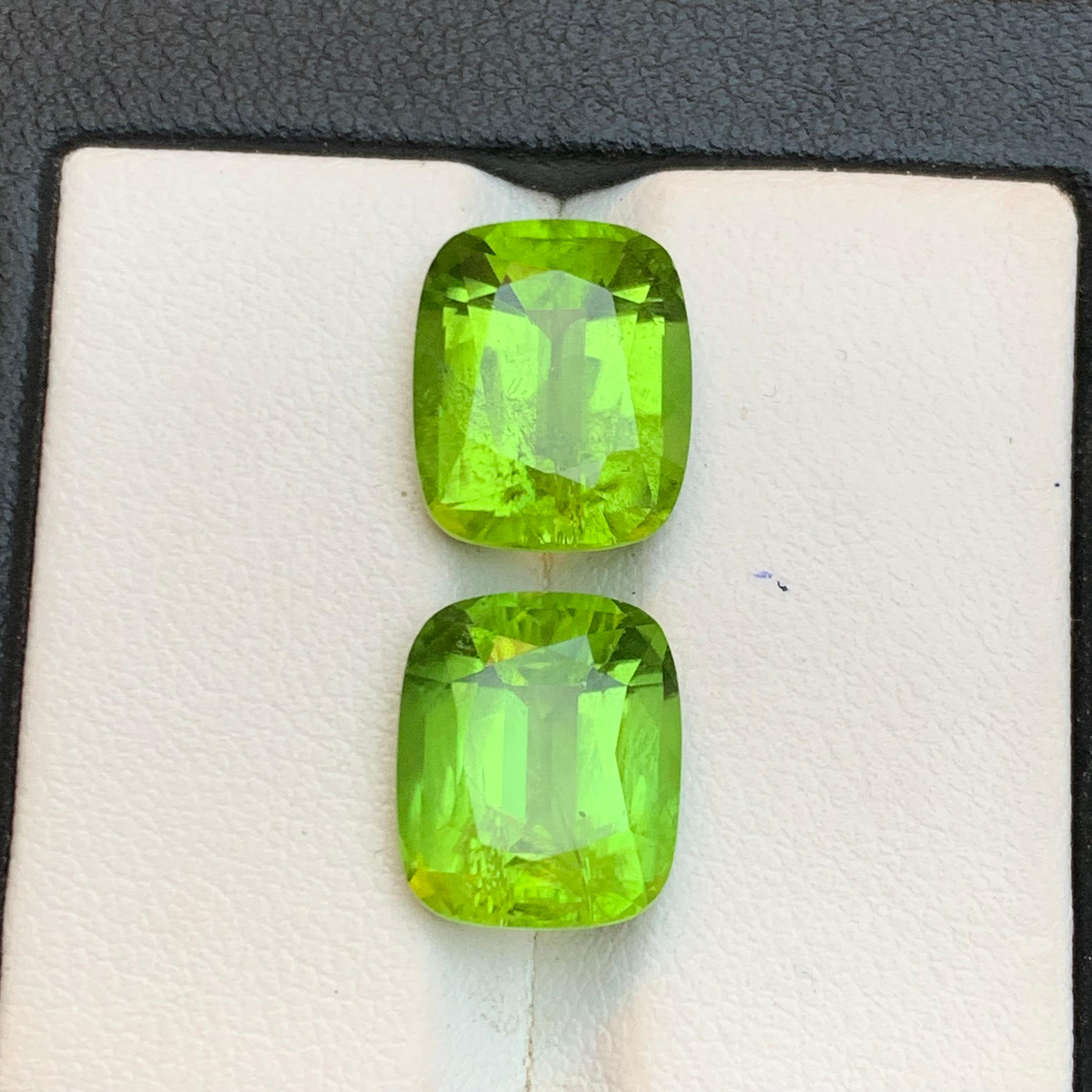 Paire de boucles d'oreilles en péridot vert vif 11.60Ct Cushion Cut Natural Loose Gemstone Neuf - En vente à Peshawar, PK