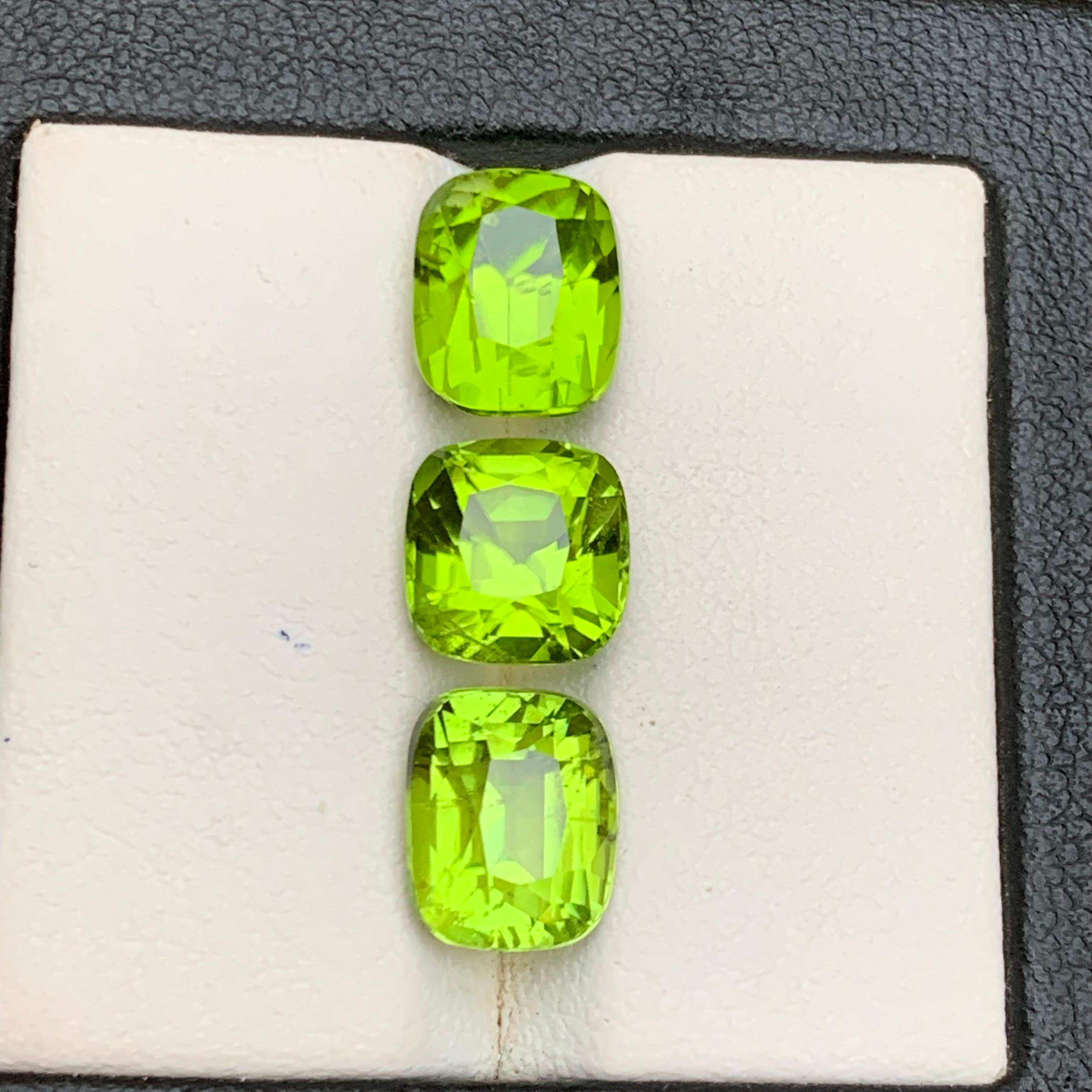 Vivid Green Peridot 12 Ct Cushion Cut Natural Lose Edelsteine Paket für Schmuck im Angebot 1