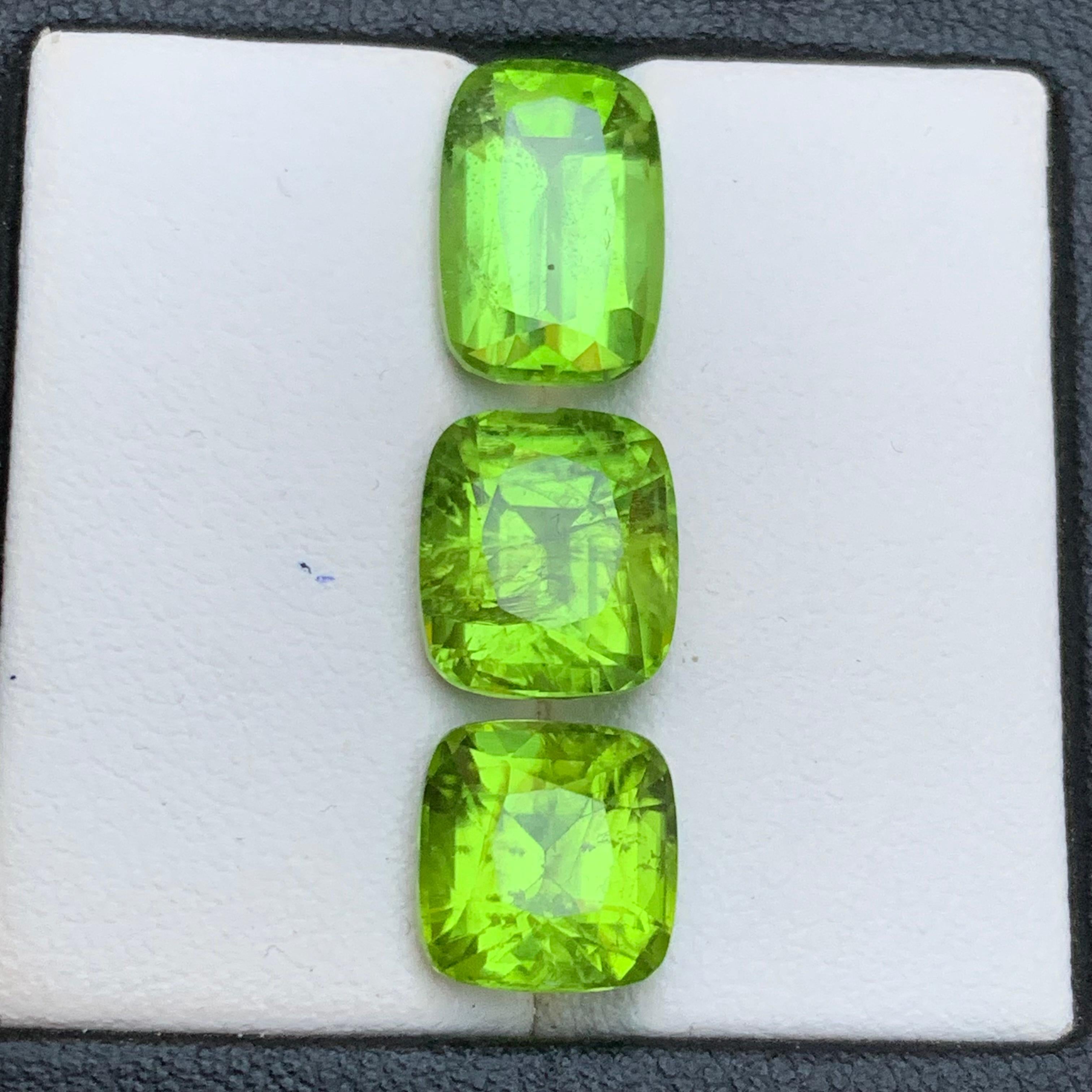 Taglio cuscino Peridoto verde vivo 12.80 Ct Taglio Cuscino Gemme Naturali Sciolte Pacco-Gioielli in vendita