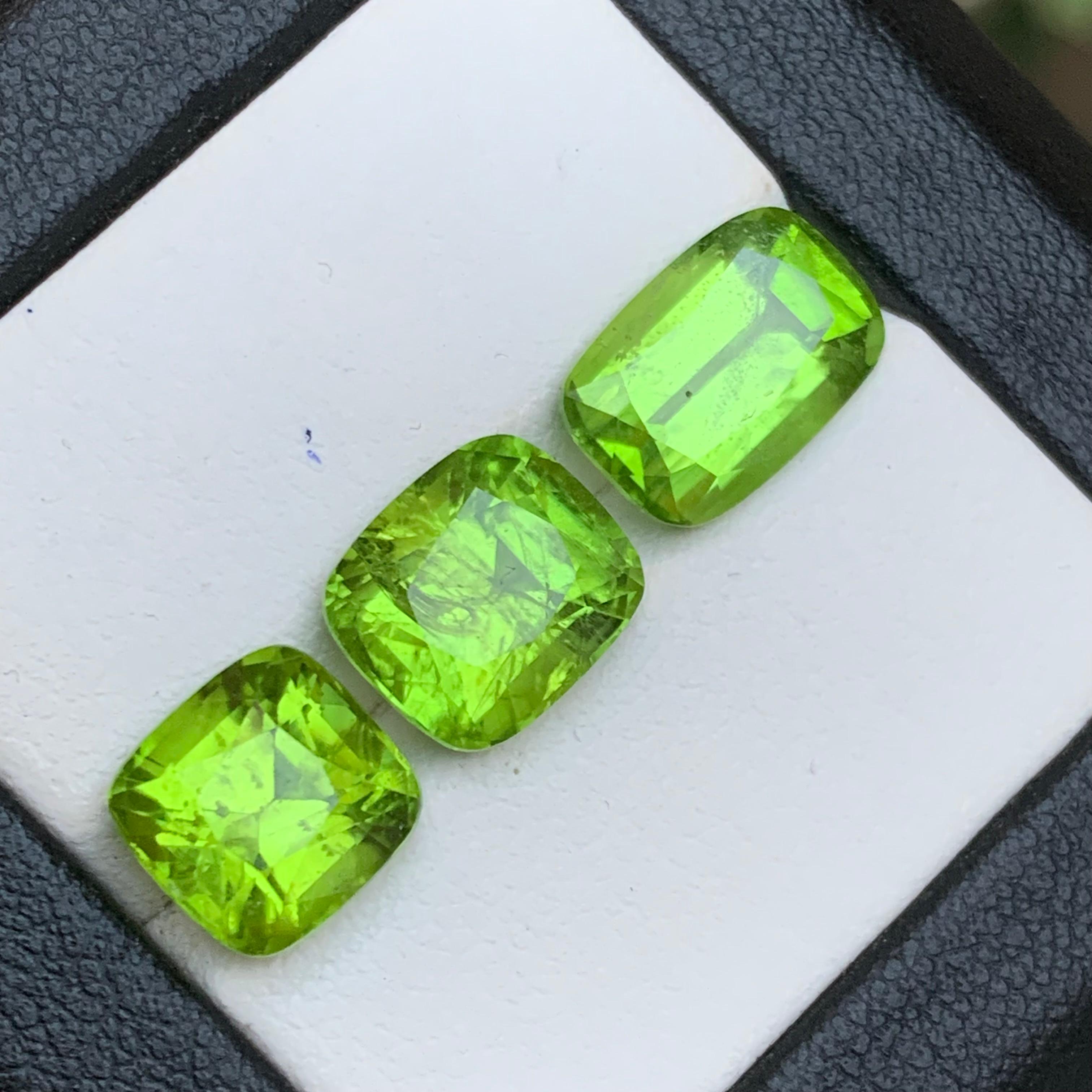 Peridoto verde vivo 12.80 Ct Taglio Cuscino Gemme Naturali Sciolte Pacco-Gioielli in vendita 1